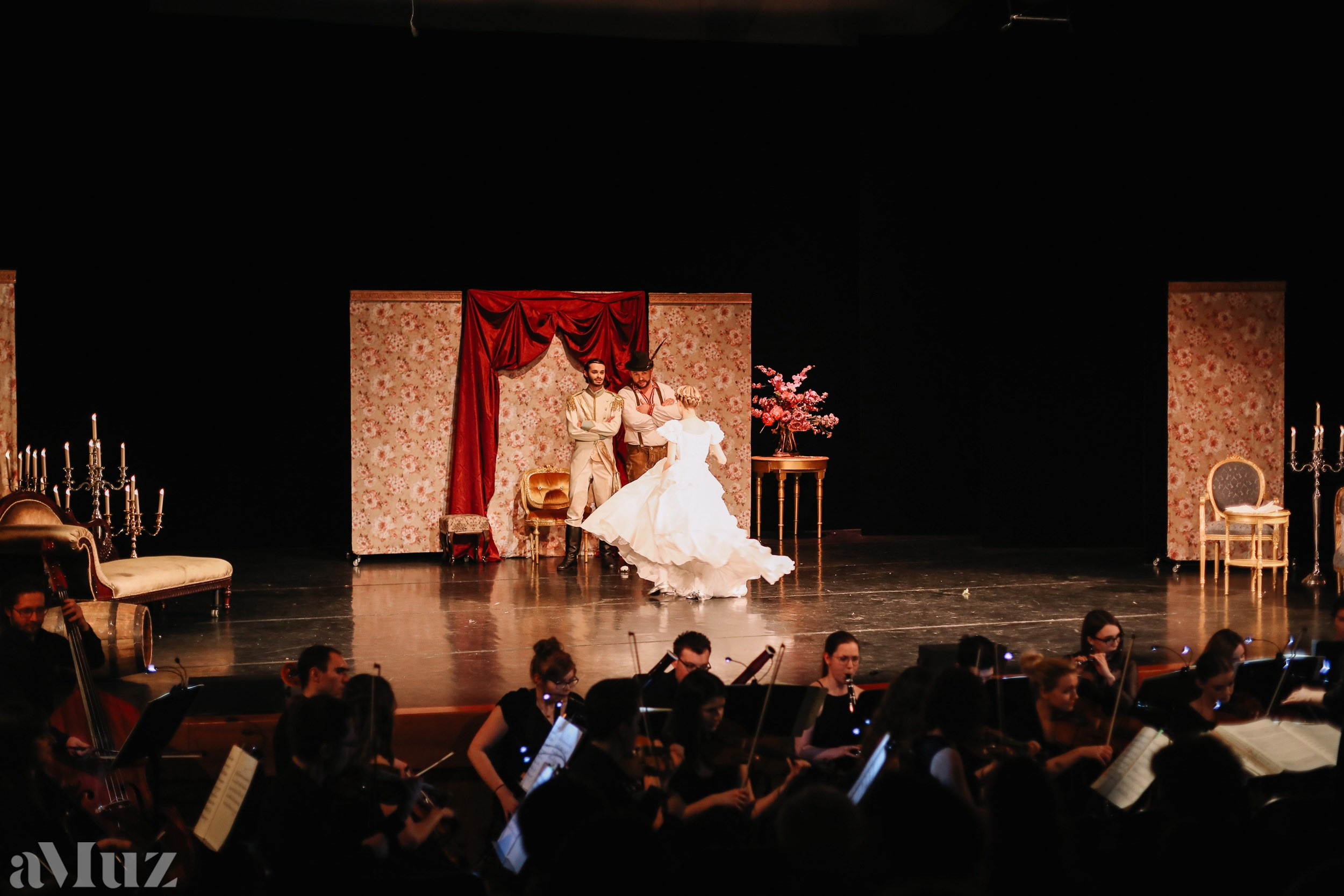 Opera Łąkowa. Fotograf Ślubny Warszawa - Sesje Biznesowe Rodzinne Eventy