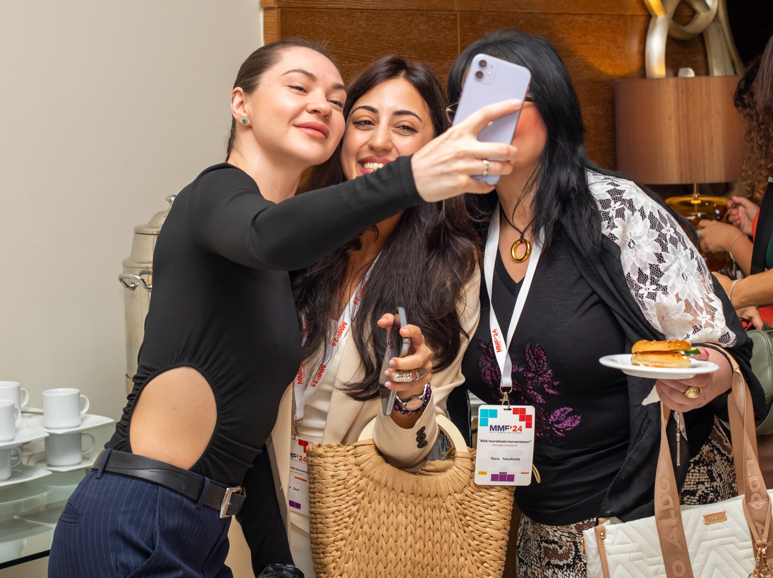 Laura Omuralieva — “The Woman of the New Age and Her Meta-Skills”. Fotograf Baku