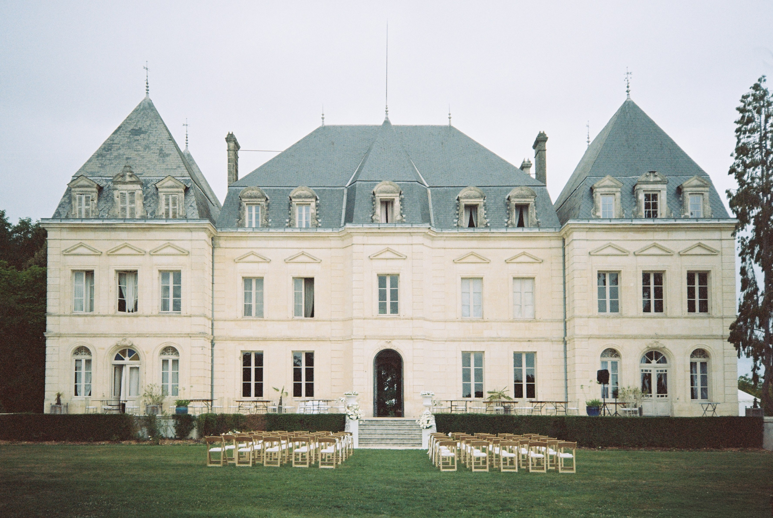 Wedding in a French Château | Destination Wedding Photography. Wedding photographer in Italy