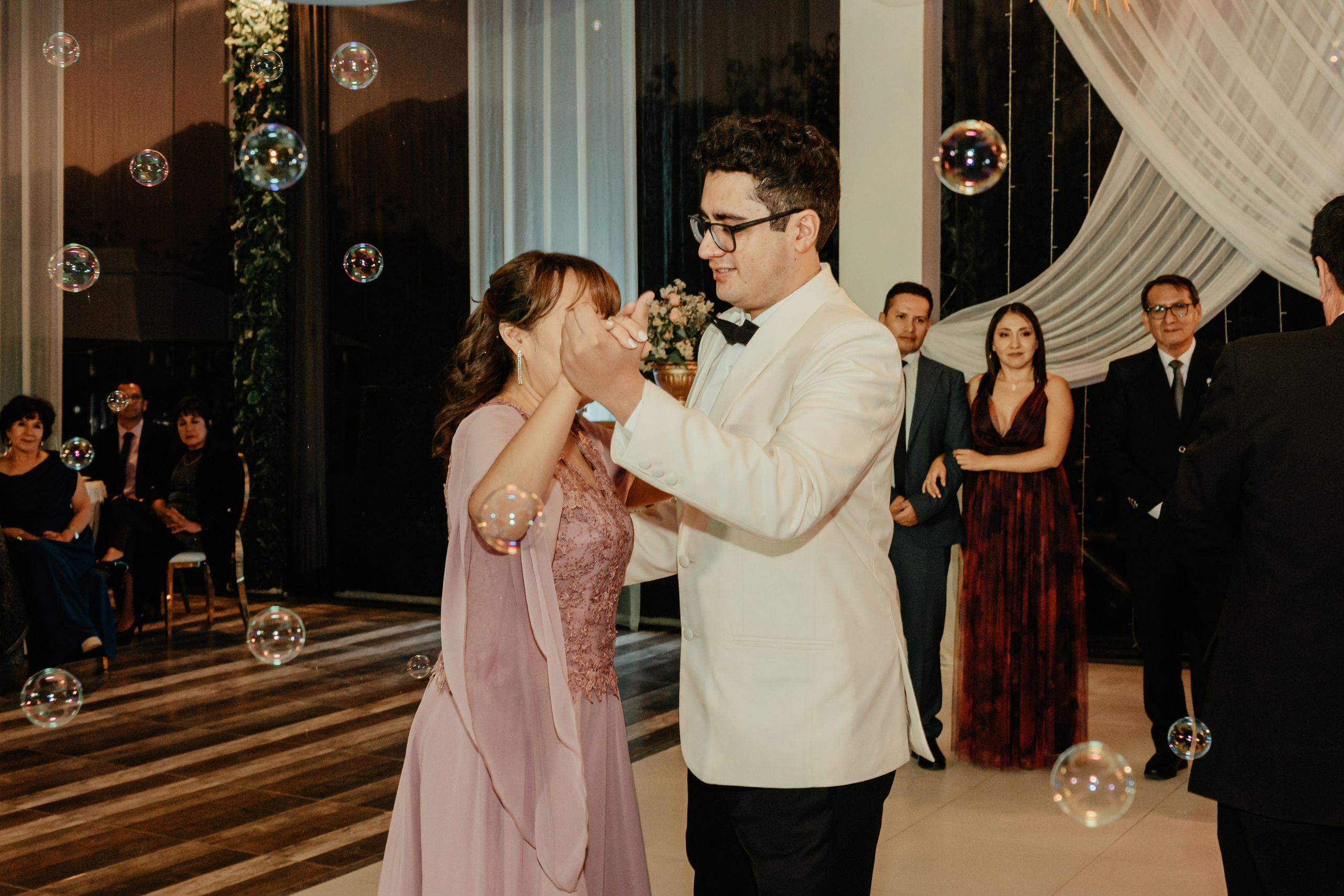 VANIA + LUIS BODA CIVIL. Studio KVTA | Fotografía y Video de Bodas en Arequipa