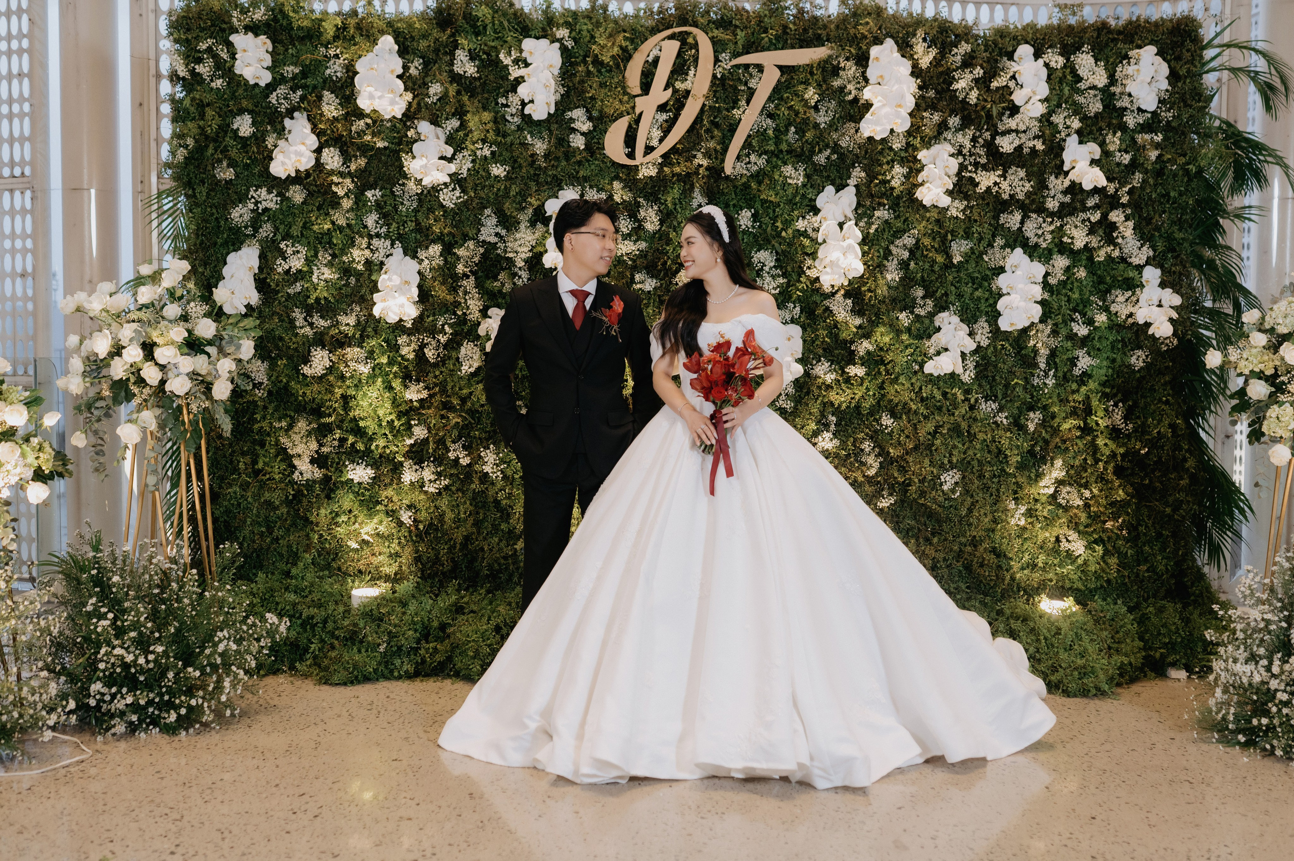DAT & TU / Wedding Party. Saigon Wedding Present | Art Beyond Moments