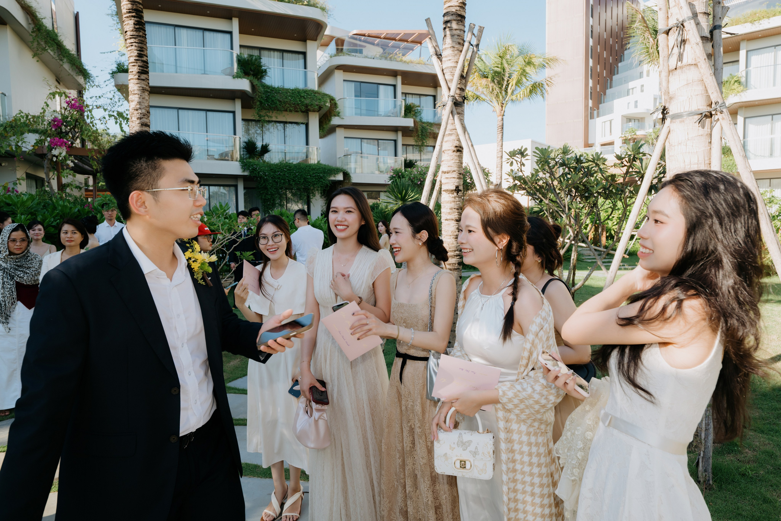 DUC HOANG & HUONG ANH / The Vows. Saigon Wedding Present | Art Beyond Moments