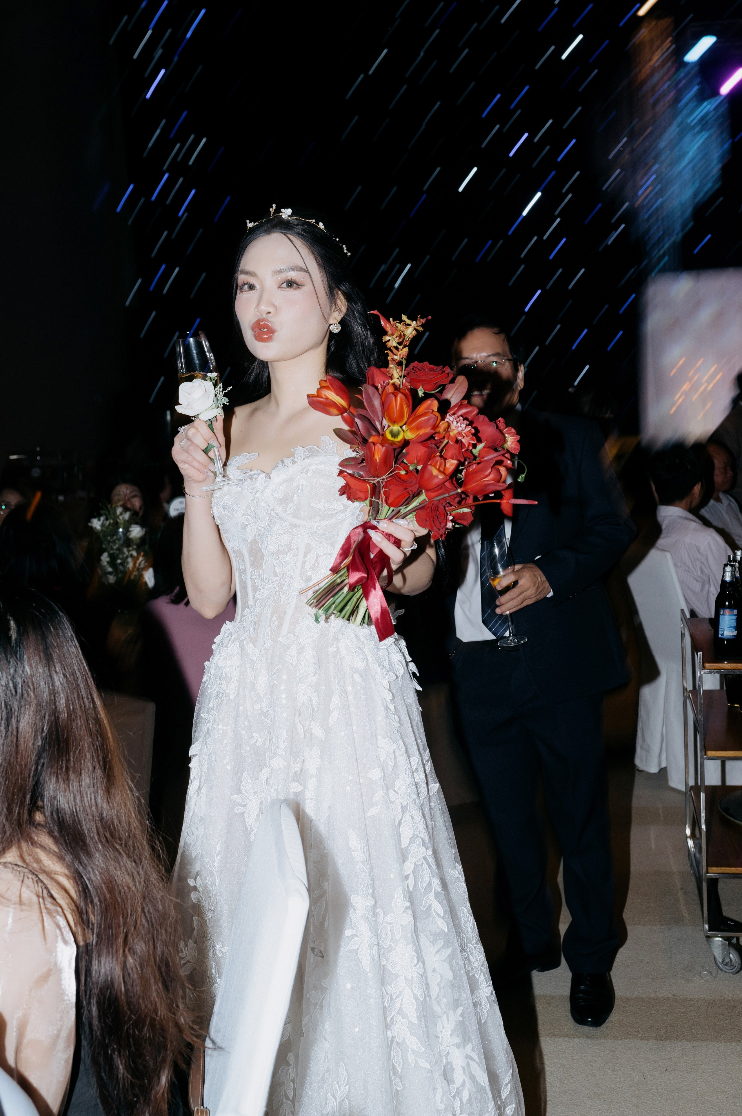 DAT & TU / Wedding Party. Saigon Wedding Present | Art Beyond Moments