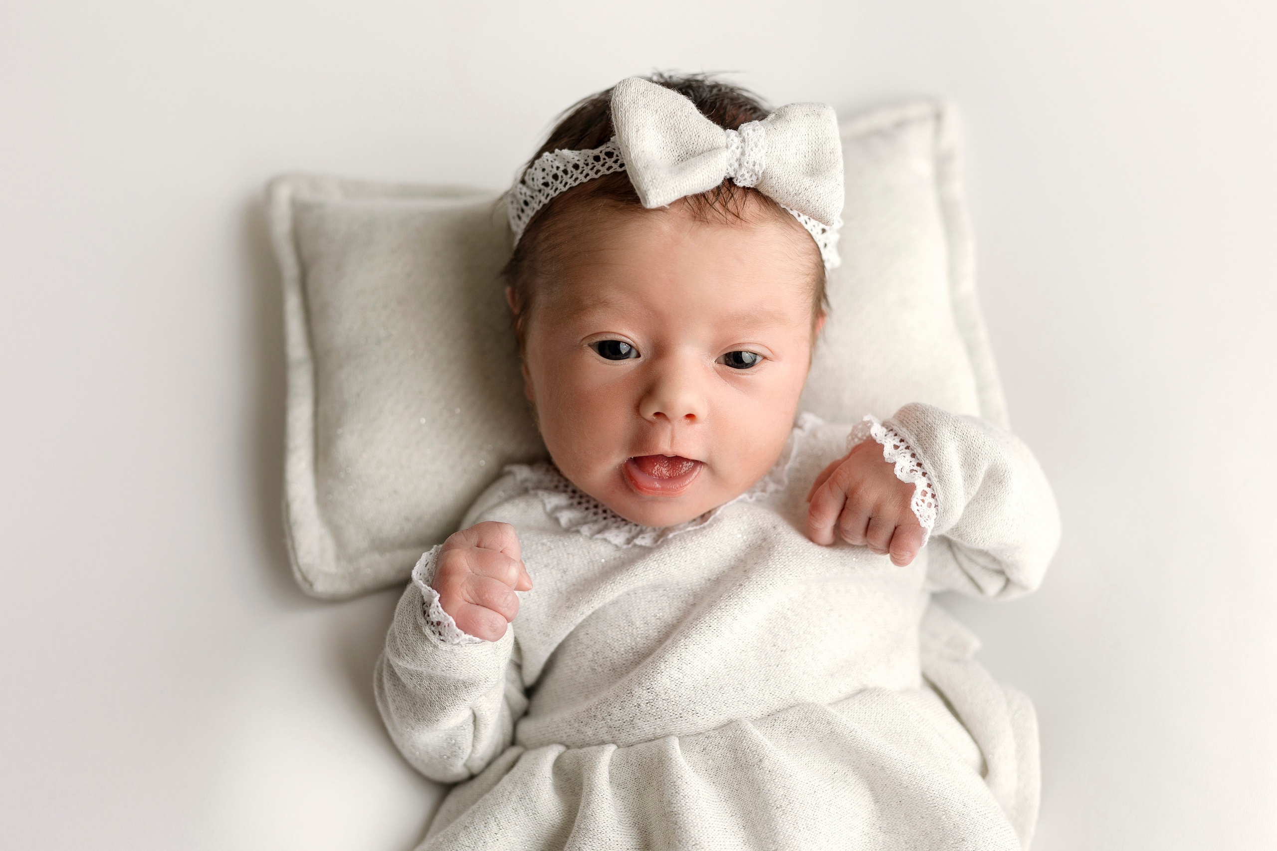 Stilleven-achtige newborn shoot