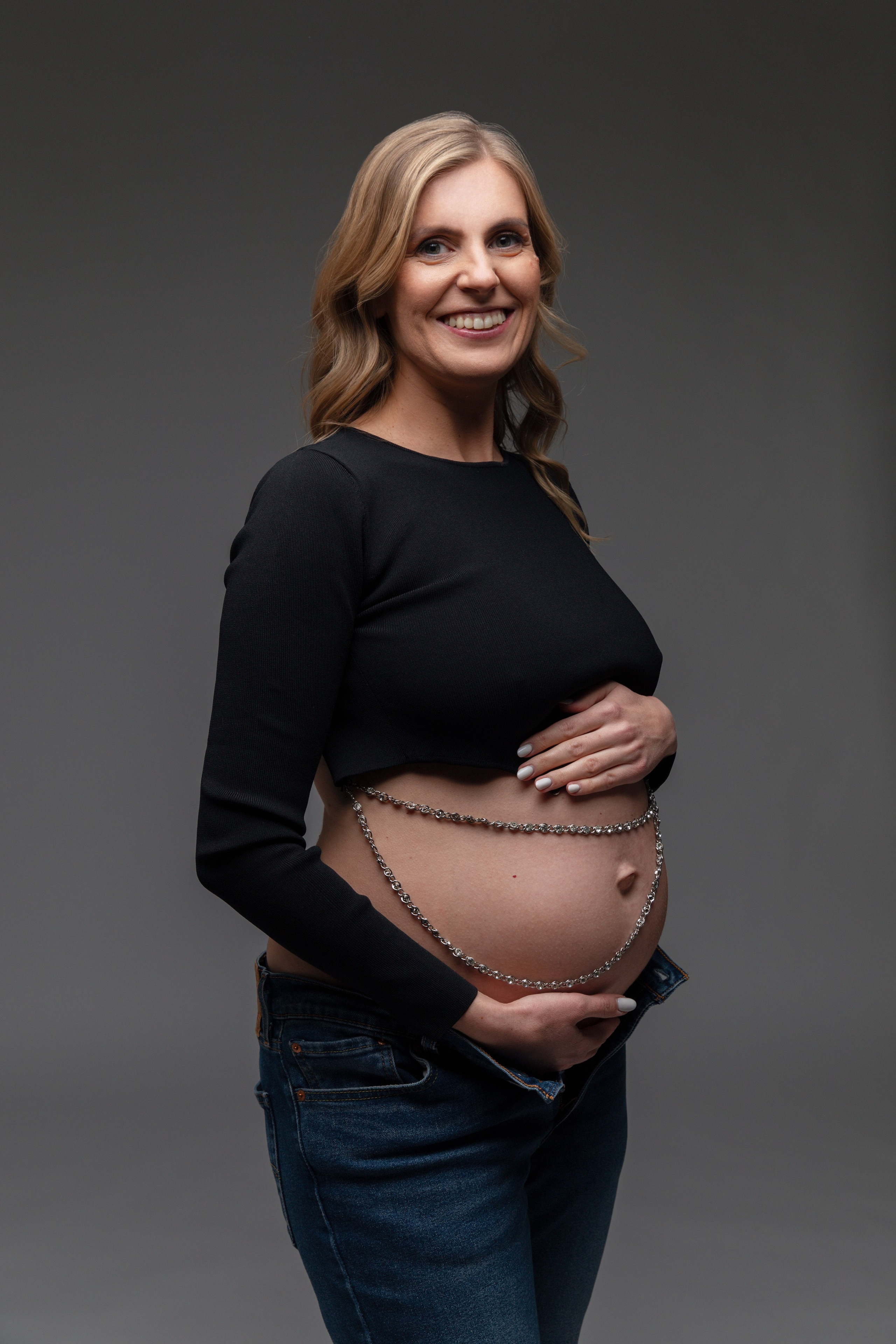 UGNĖS LAUKIMAS | STUDIJA, VILNIUS. Vestuvių ir nėščiųjų fotografė Raminta Razmaitė