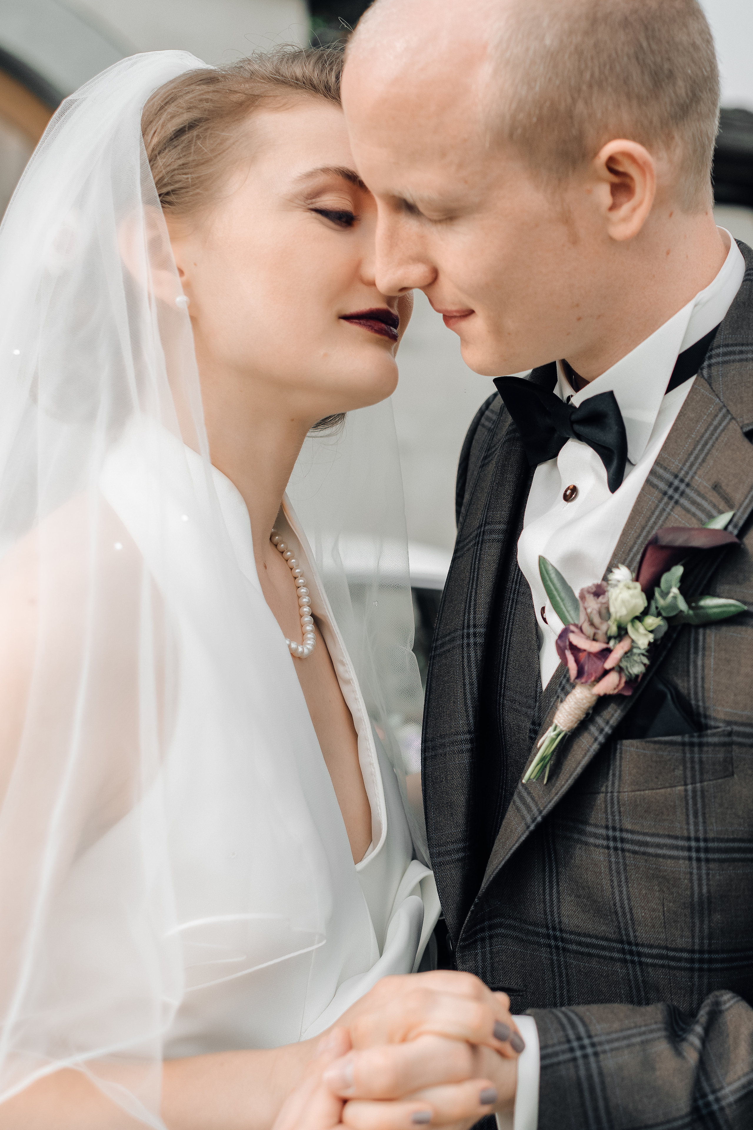 A wedding couple in wedding dresses kissing