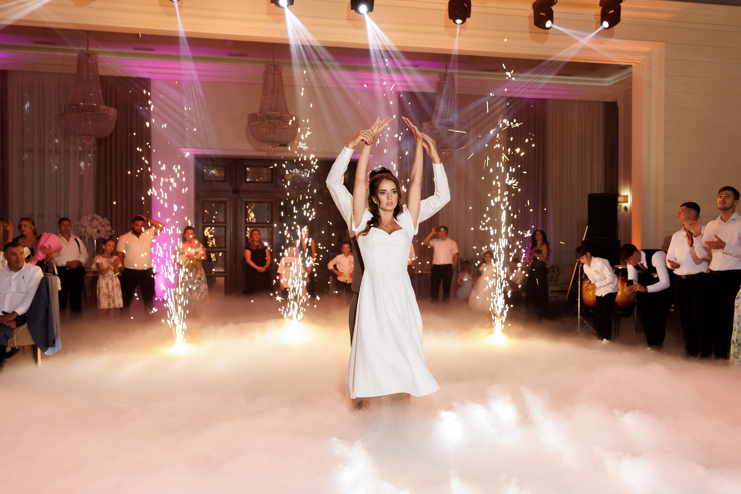 Eugen & Livia — Grand Elysee — Wedding Day. Servicii Foto și Video 067188353