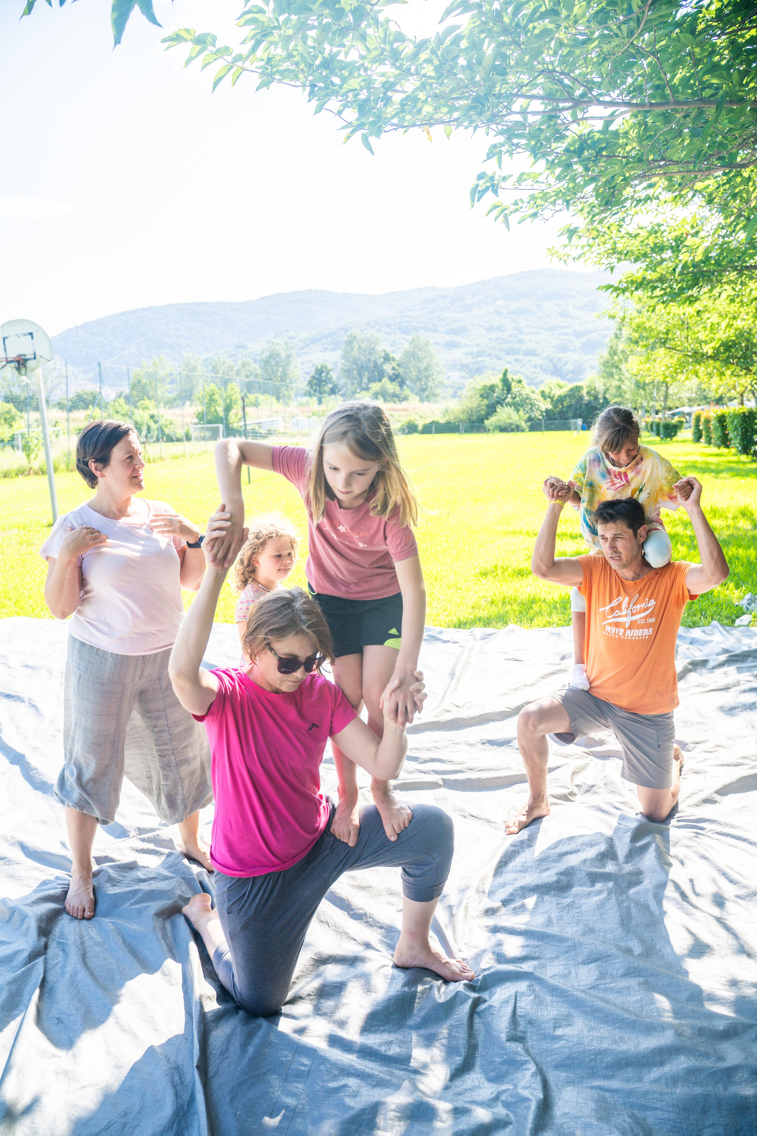 Детская игровая контактная импровизация. Семейные лагеря в Европе с Ниной Янечковой и Ириной Зиновьевой