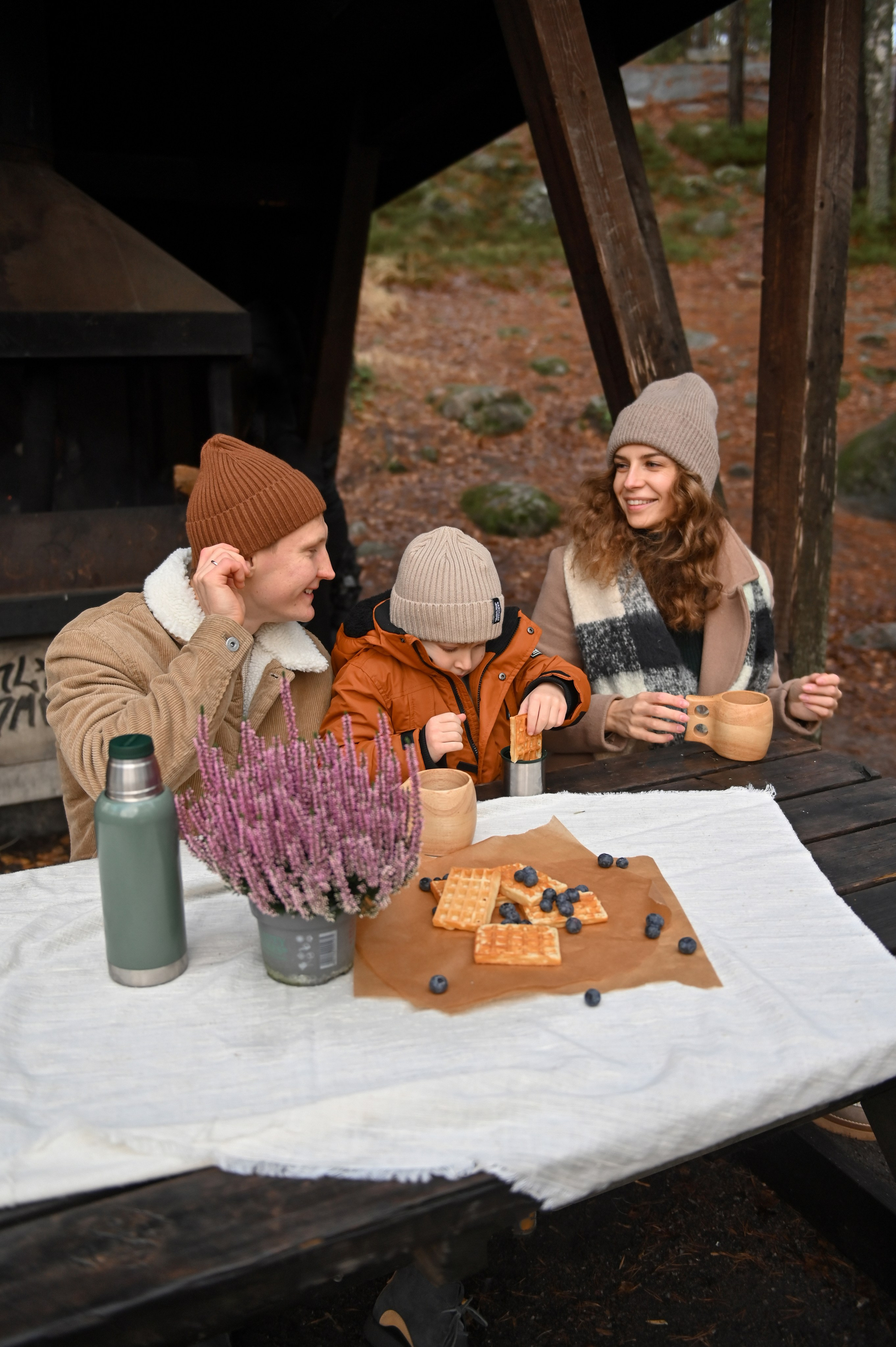 Пикник у озера. Детский и семейный фотограф в финляндии дина пулкка. контент фотограф