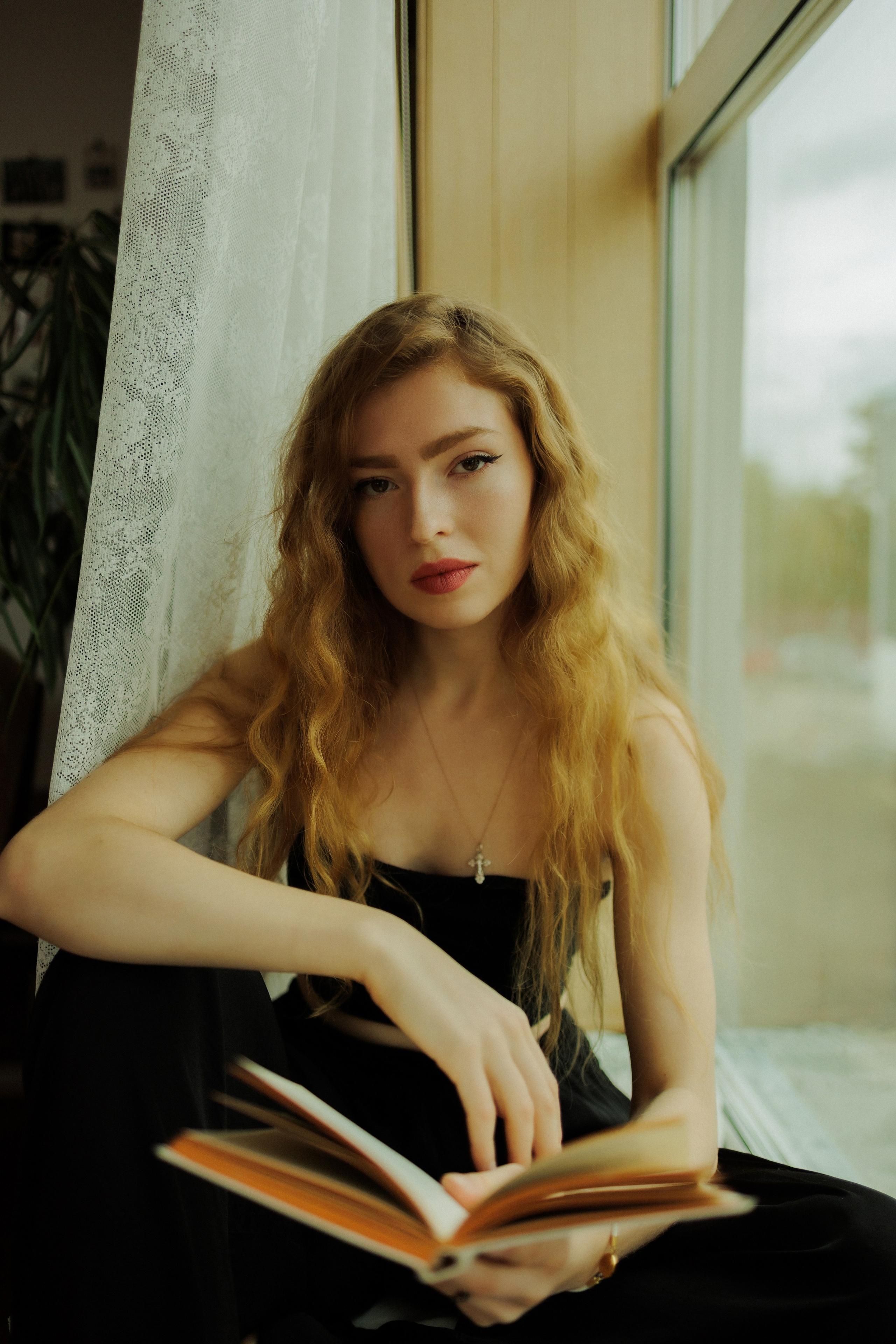 Soft Light — Intimate Lifestyle Portraits by the Window | Natural & Soulful Photography. Kristina Kozheltsova- Soulful Portrait&Lifestyle&Love Story Photographer in Leipzig, Germany