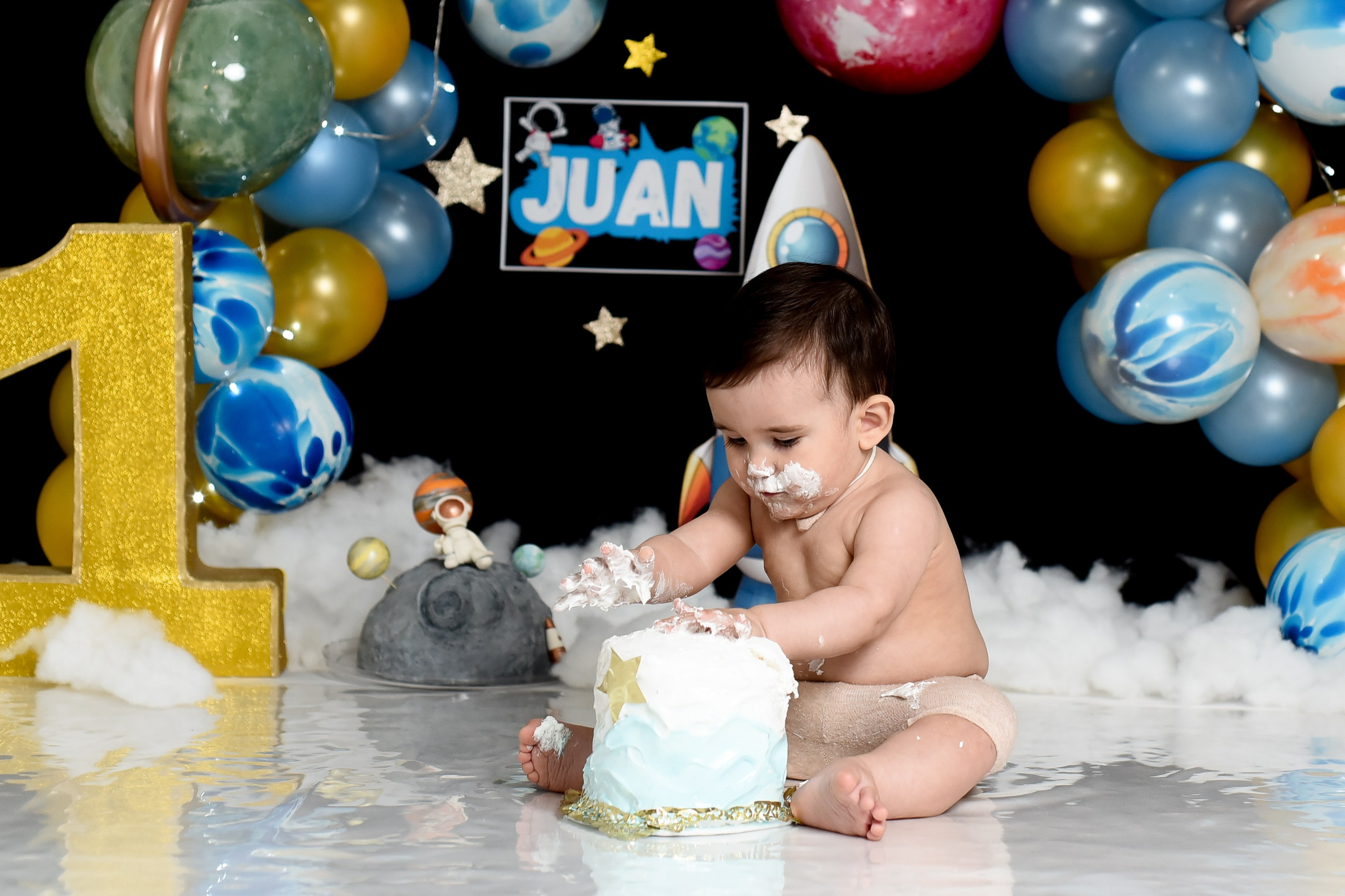 Sesión 1er año de Juan. Temática: Astronauta. Fotografo de casamiento en misiones y fotógrafo de familia  Posadas