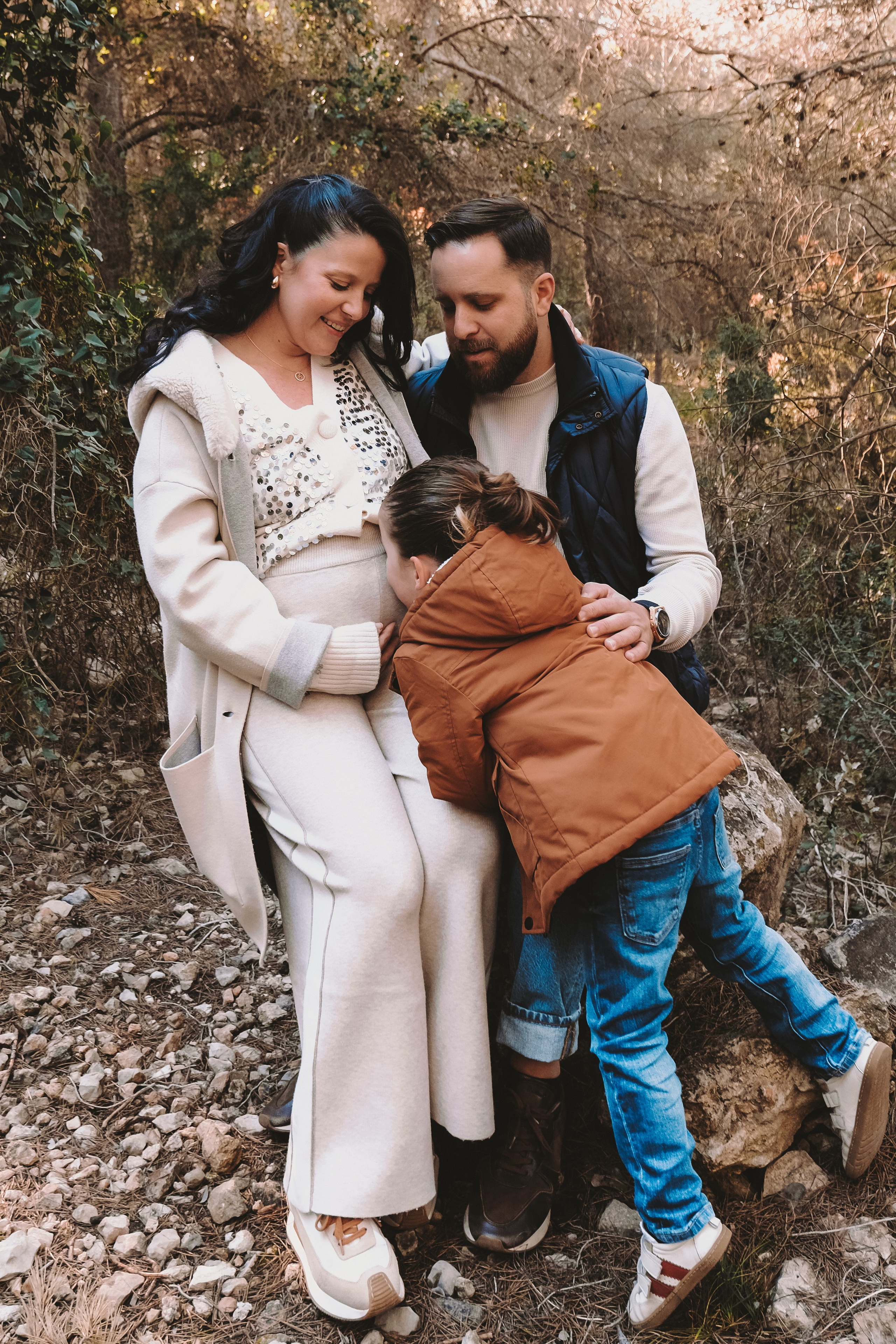 Sesión familiar embarazo. Fotografía profesional en Calafell - Elena Medvedeva