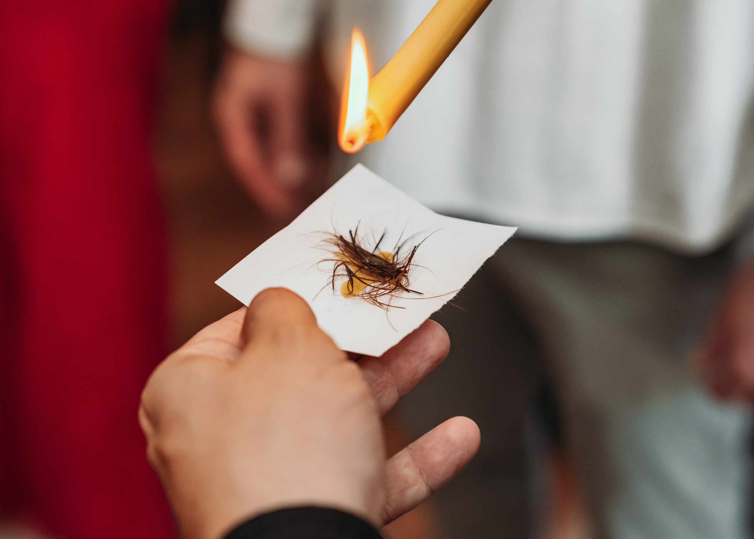 Sečenje kose dečaka na krštenju u Beogradu