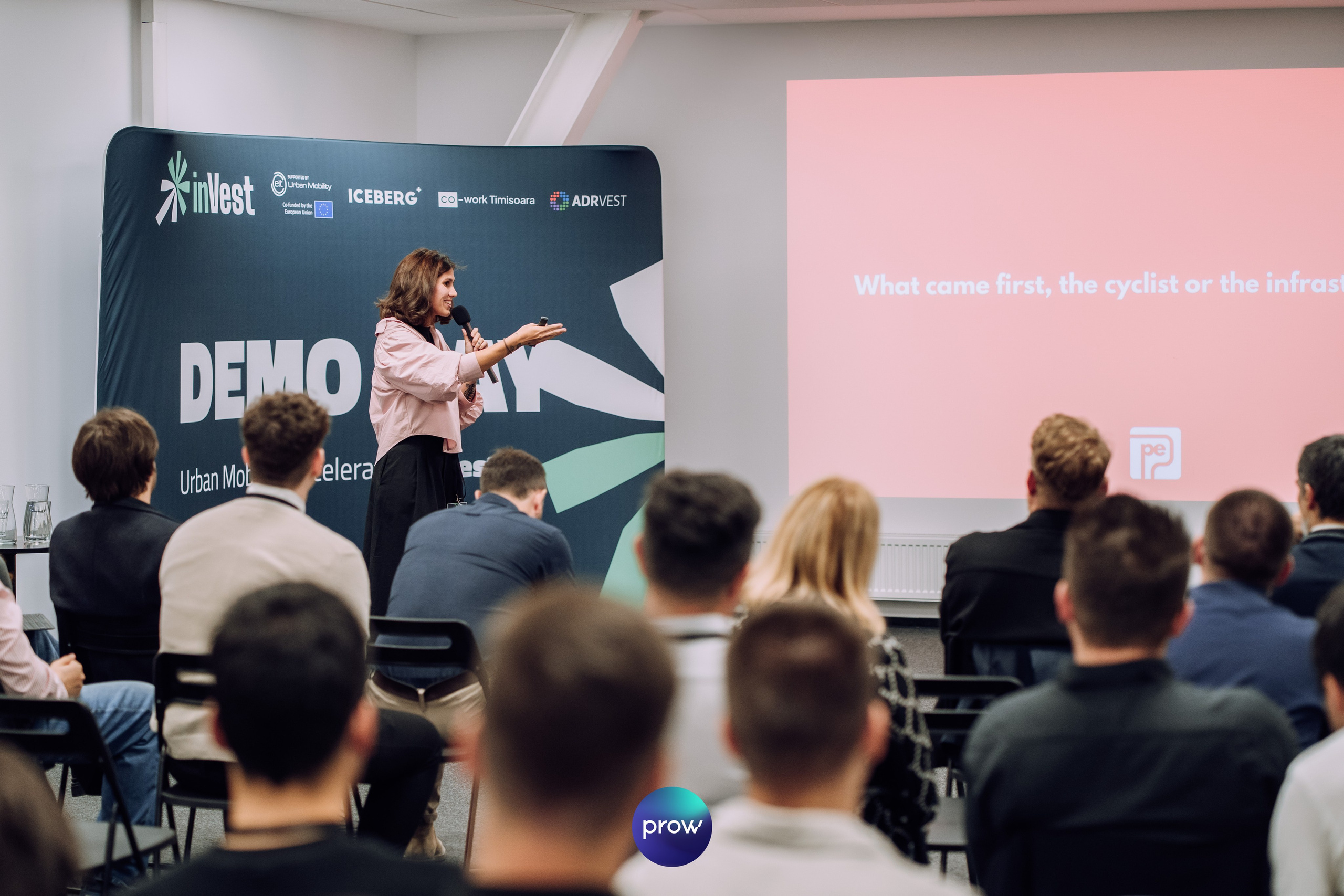 InVest DemoDay @ Cowork. Cozac Cristian Photographer