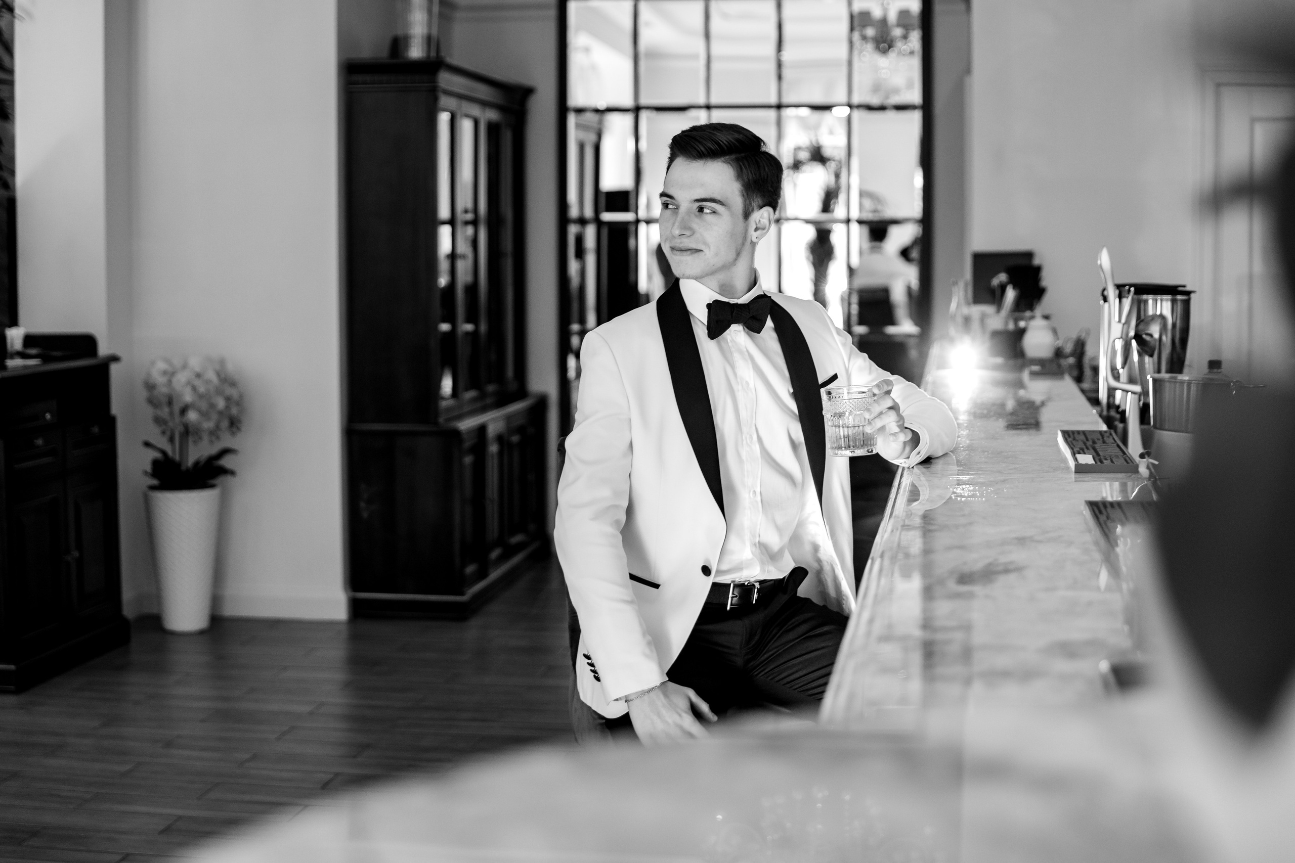 Der Bräutigam. Hochzeits- und Reportagefotograf für München, Regensburg, Deutschland RED LINE Media