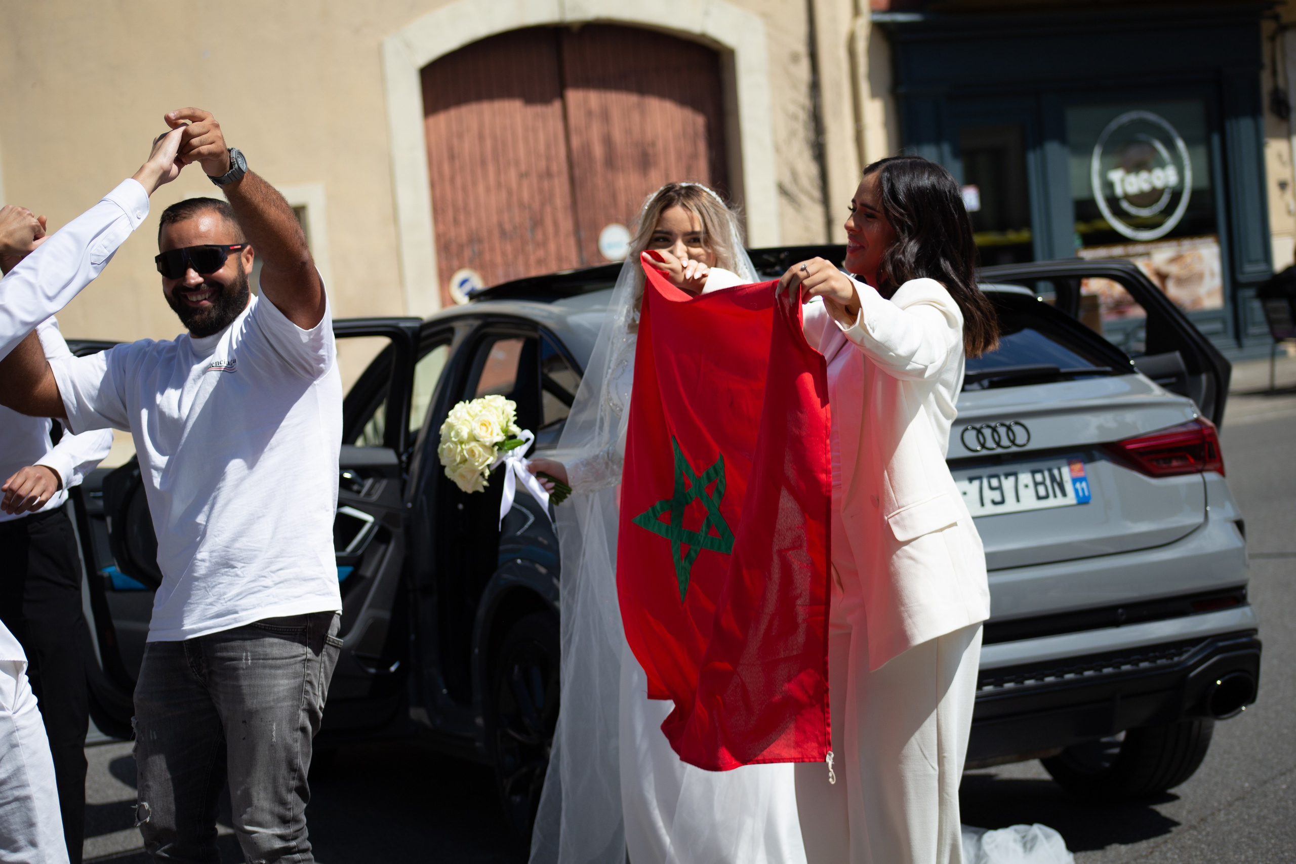 Yassine et Sahra. Studio photo « Partage ton bonheur » – Photographe famille près de Châtellerault, Poitiers et Tours