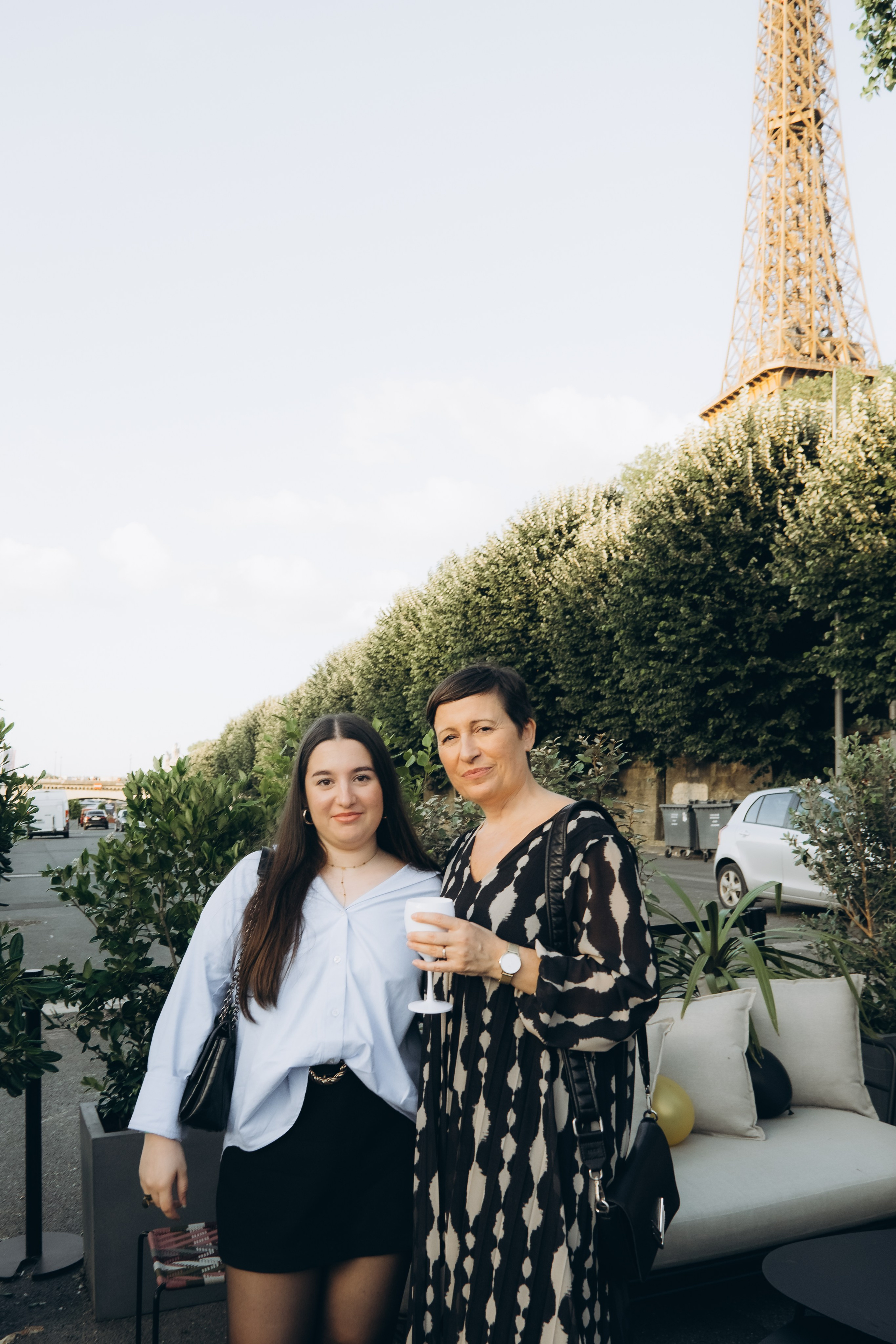 Marie’s Birthday with an Eiffel Tower view. Photographer in Paris Marina Chaput
