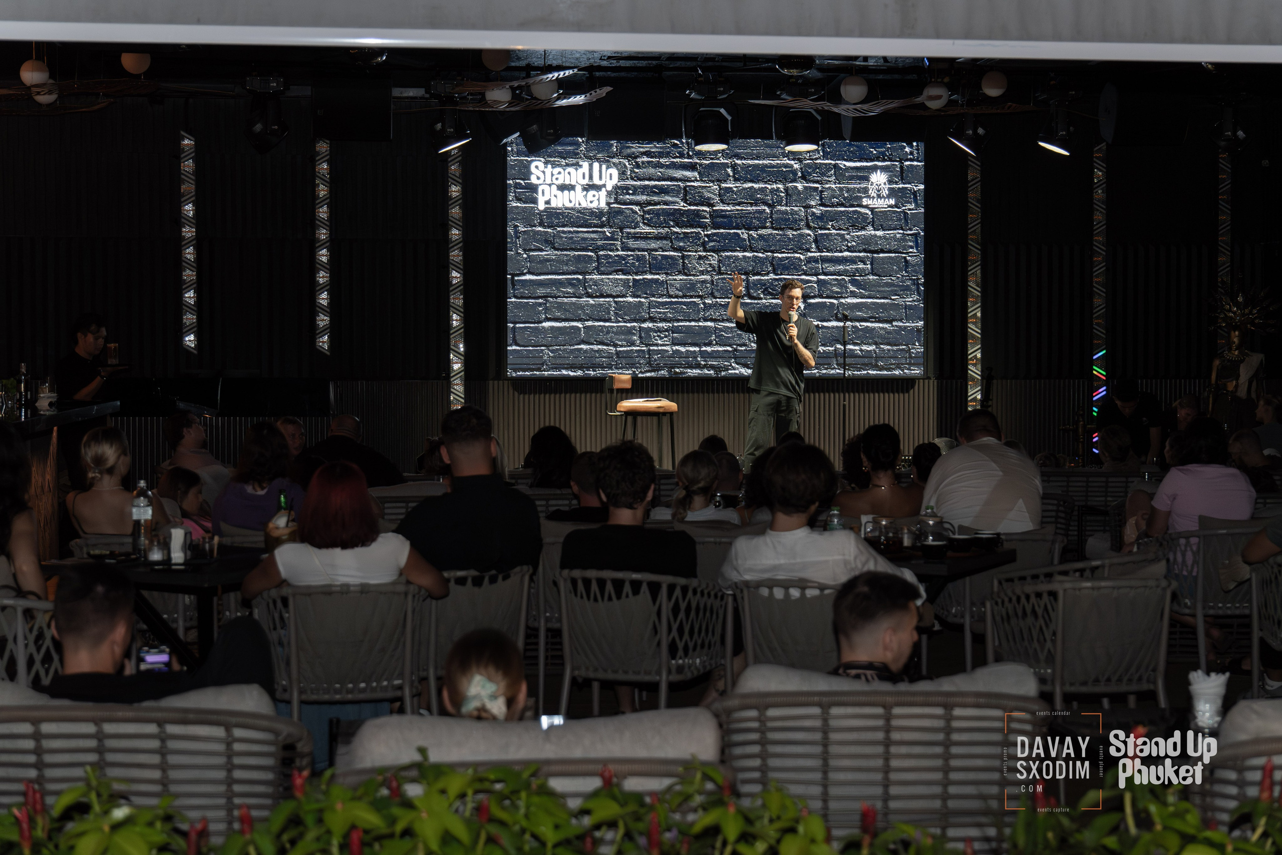 Standup Влада Лапина | Фоторепортаж | Афиша | DAVAYSXODIM.com PHUKET. АФИША|ФОТОРЕПОРТАЖИ|ИВЕНТЫ|ПХУКЕТ