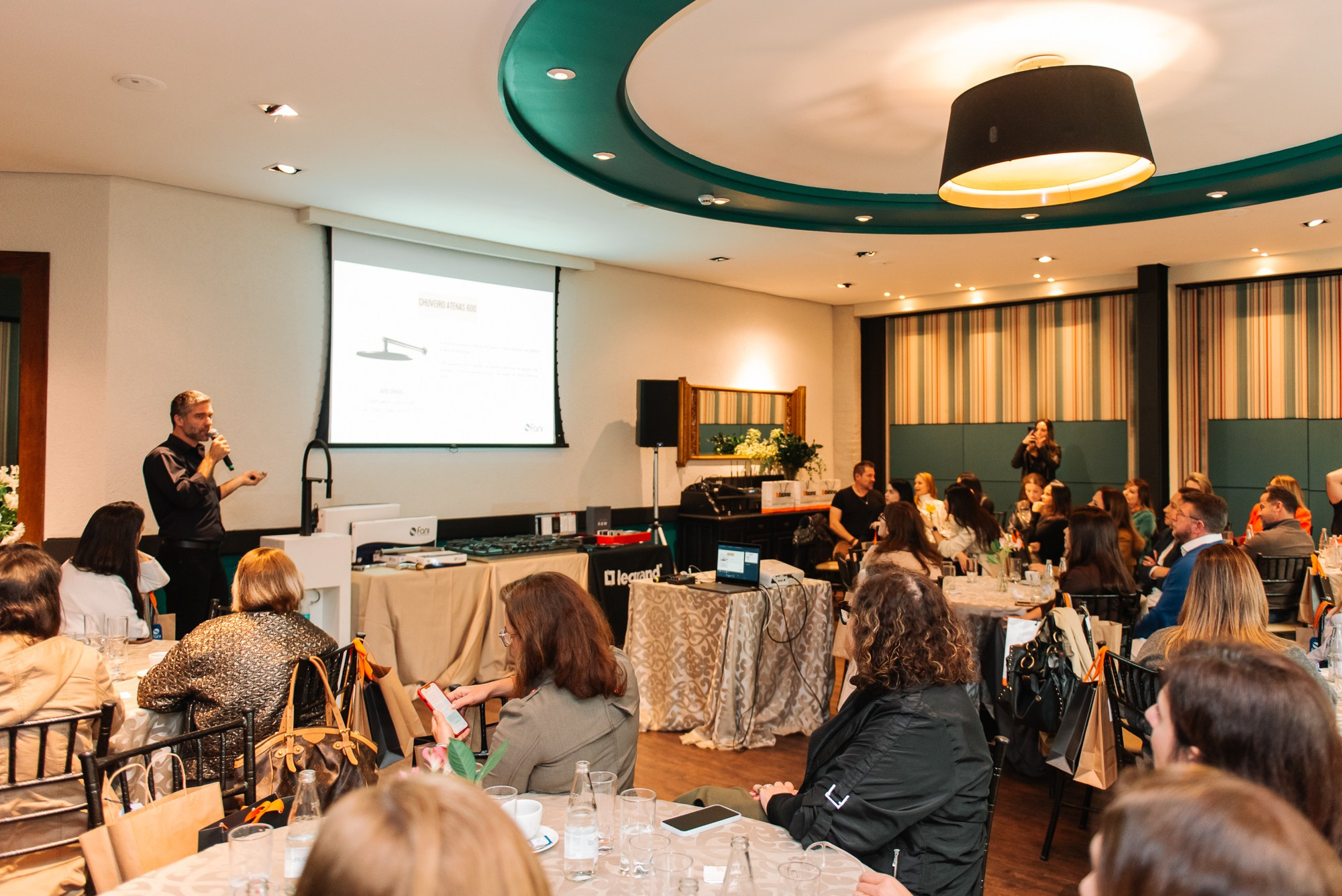 Café + Conteúdo | Casa Pinezi. 78 Imagens