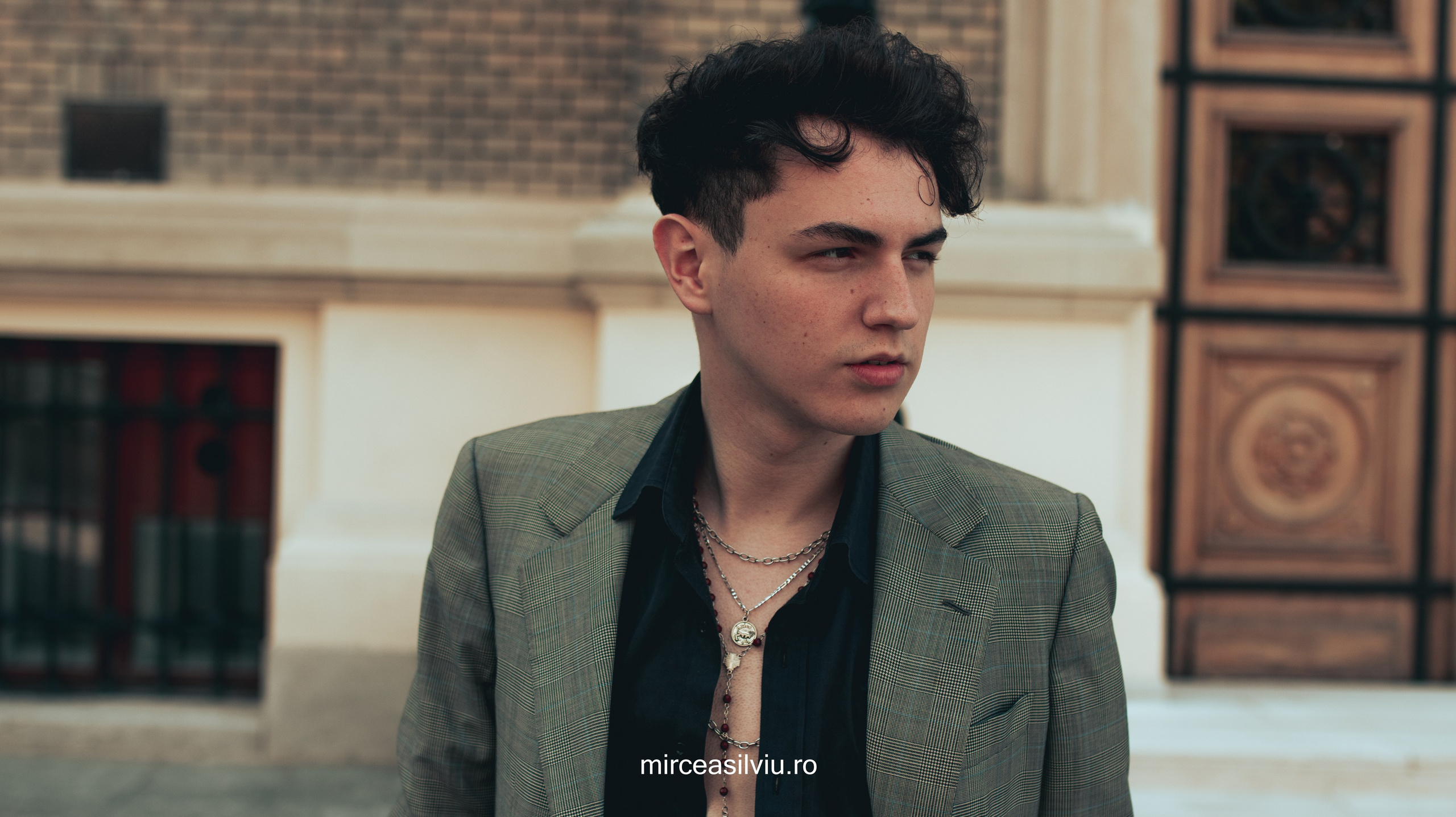 Darius. Fotograf de portrete și evenimente din Cluj-Napoca. Ședințe foto individuale, nunți, botezuri și aniversări în Cluj și județul Cluj