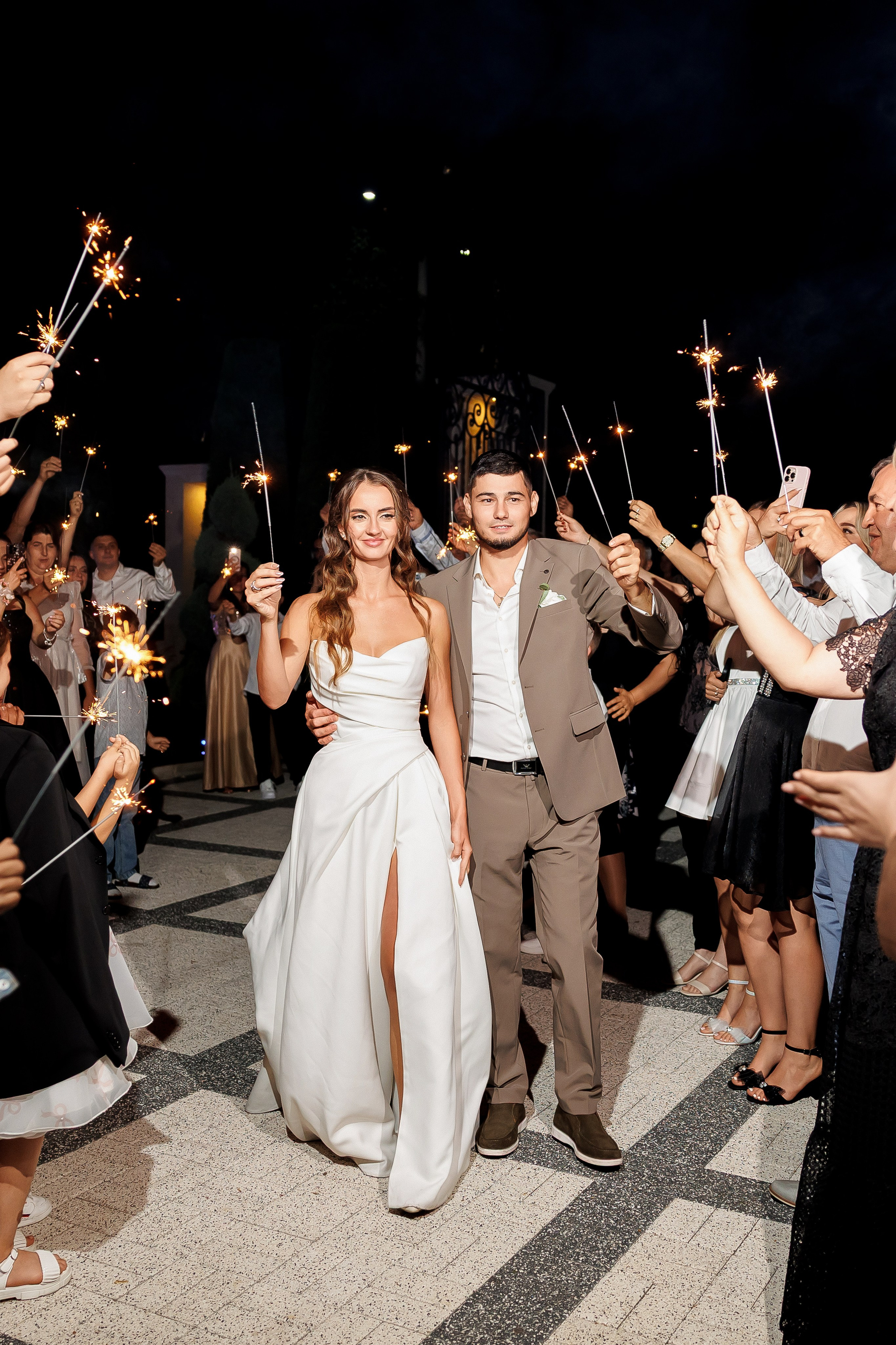 Eugen & Livia — Grand Elysee — Wedding Day. Servicii Foto și Video 067188353