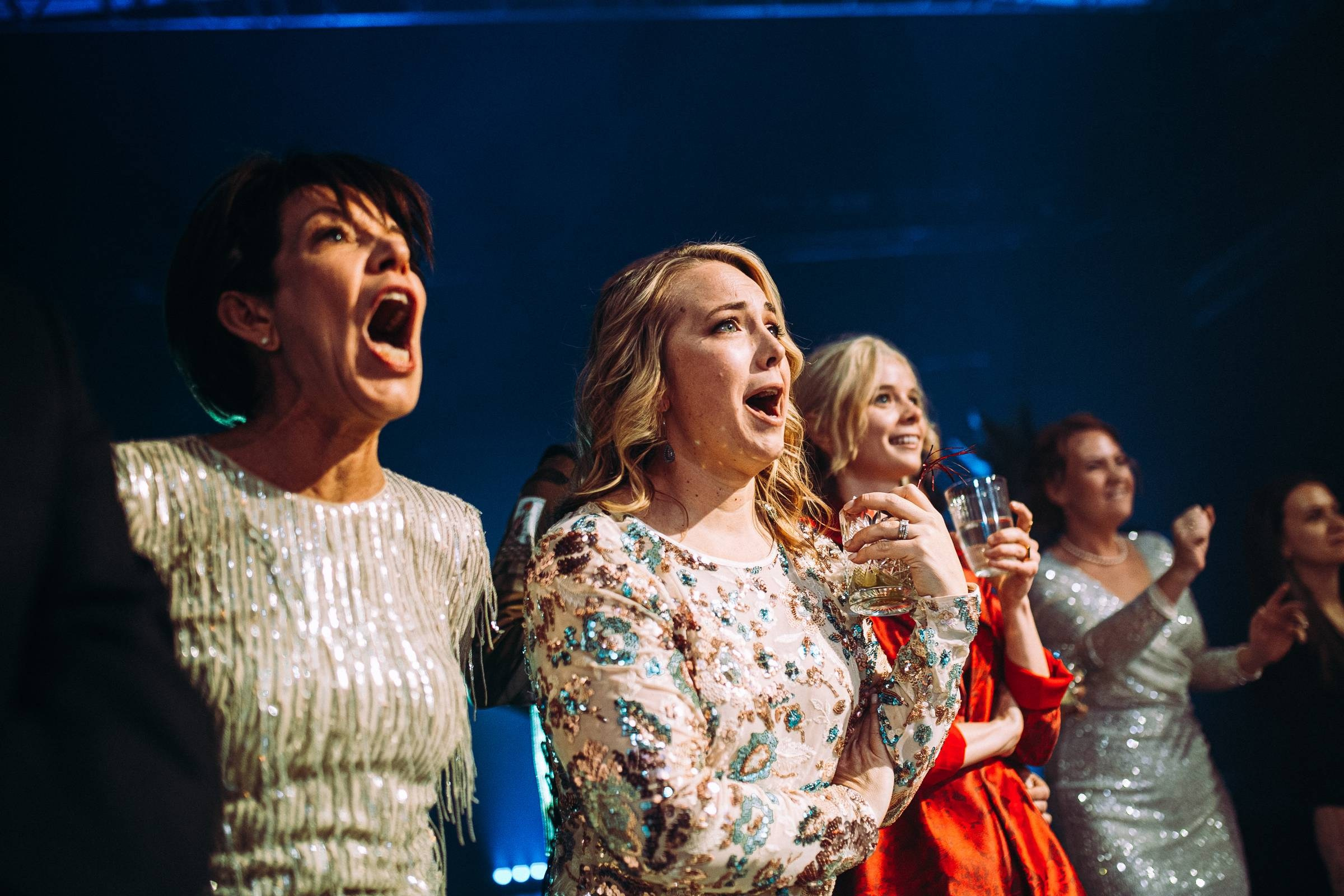 KĀZAS BEZ ROBEŽĀM DISKO STILĀ