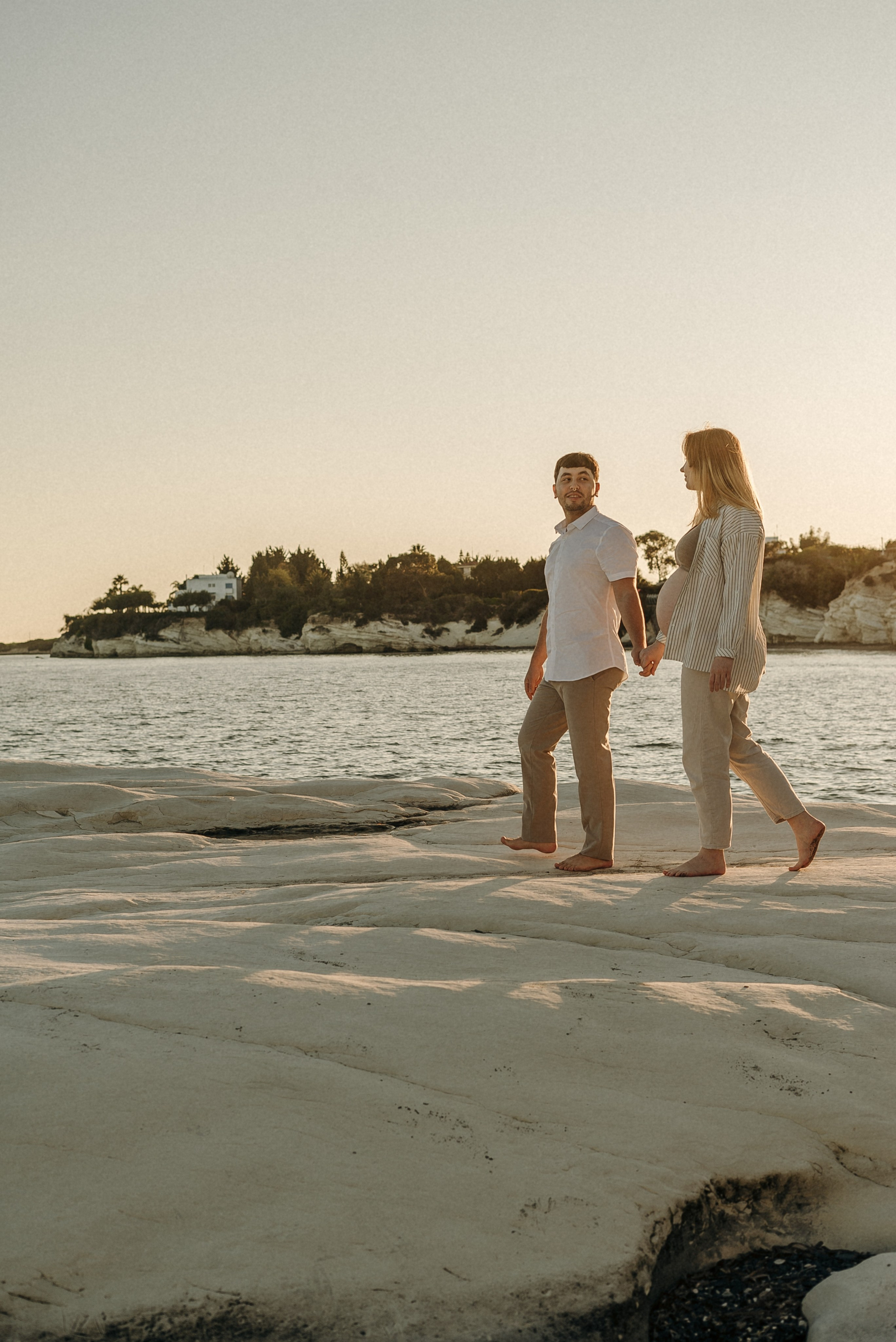 Фотосессия беременности на Белых камнях | Maternity photoshoot at White Rocks. Портретный и семейный фотограф в Лимассоле Кипр Анна Руссу