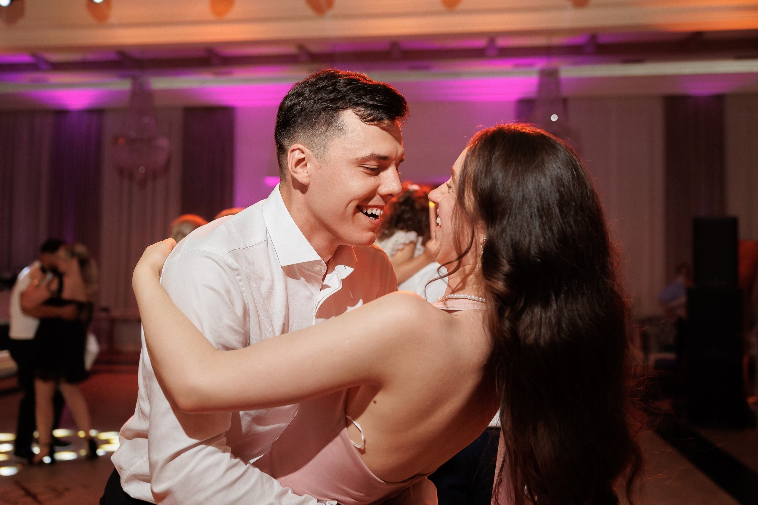 Eugen & Livia — Grand Elysee — Wedding Day. Servicii Foto și Video 067188353