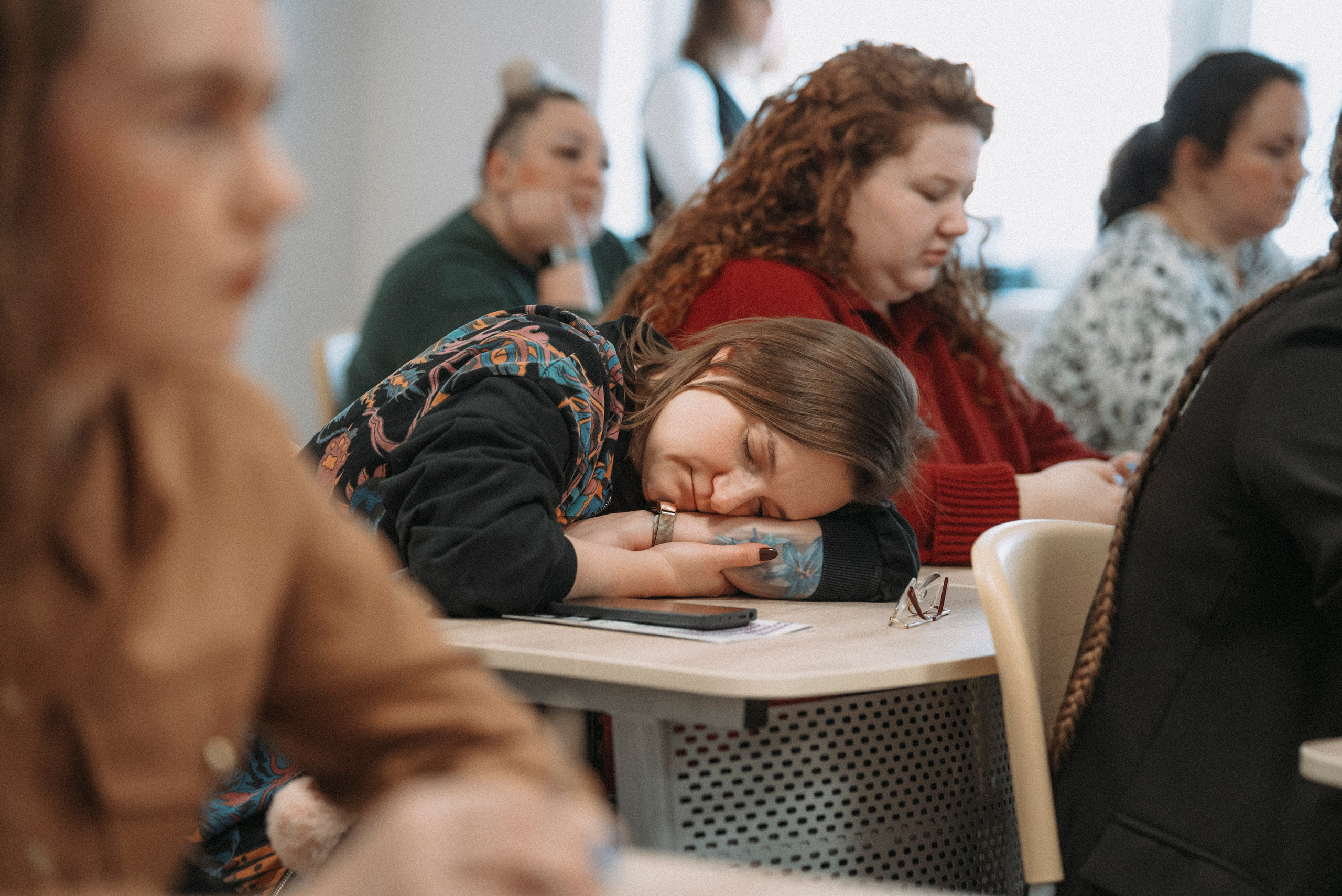 2025. Стрит-фотография, полная абсурда, идиотизма и красоты