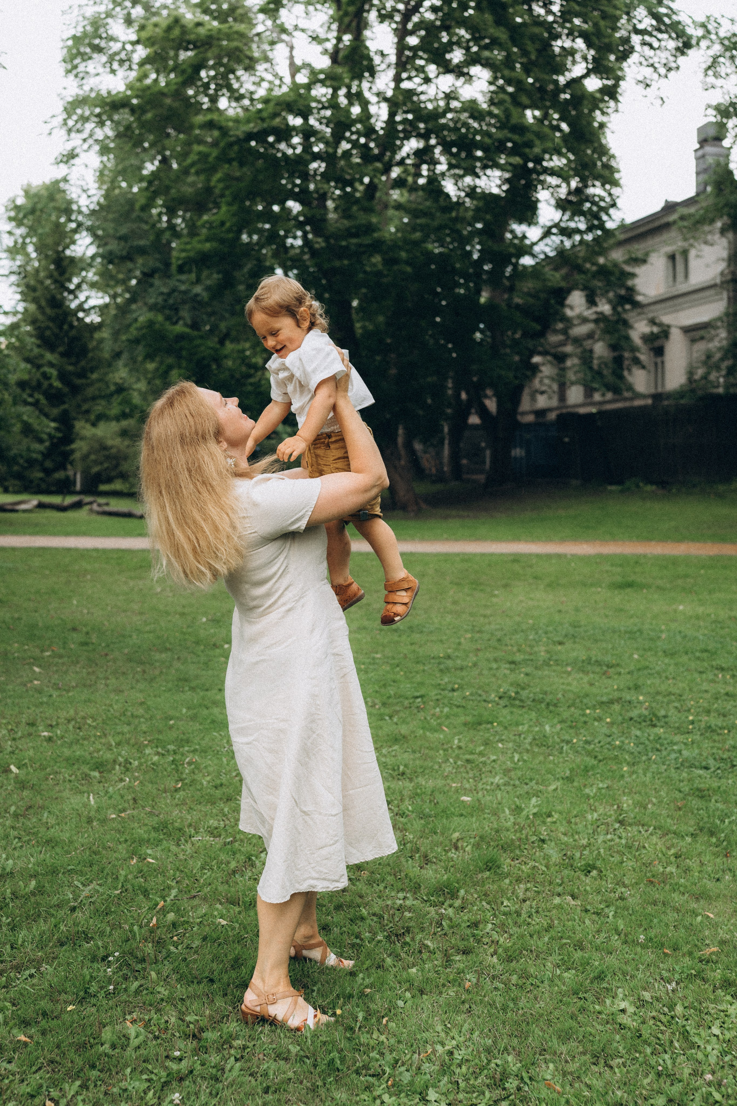 Kaivopuisto. Wedding and potrait photographer in Helsinki Vickan O