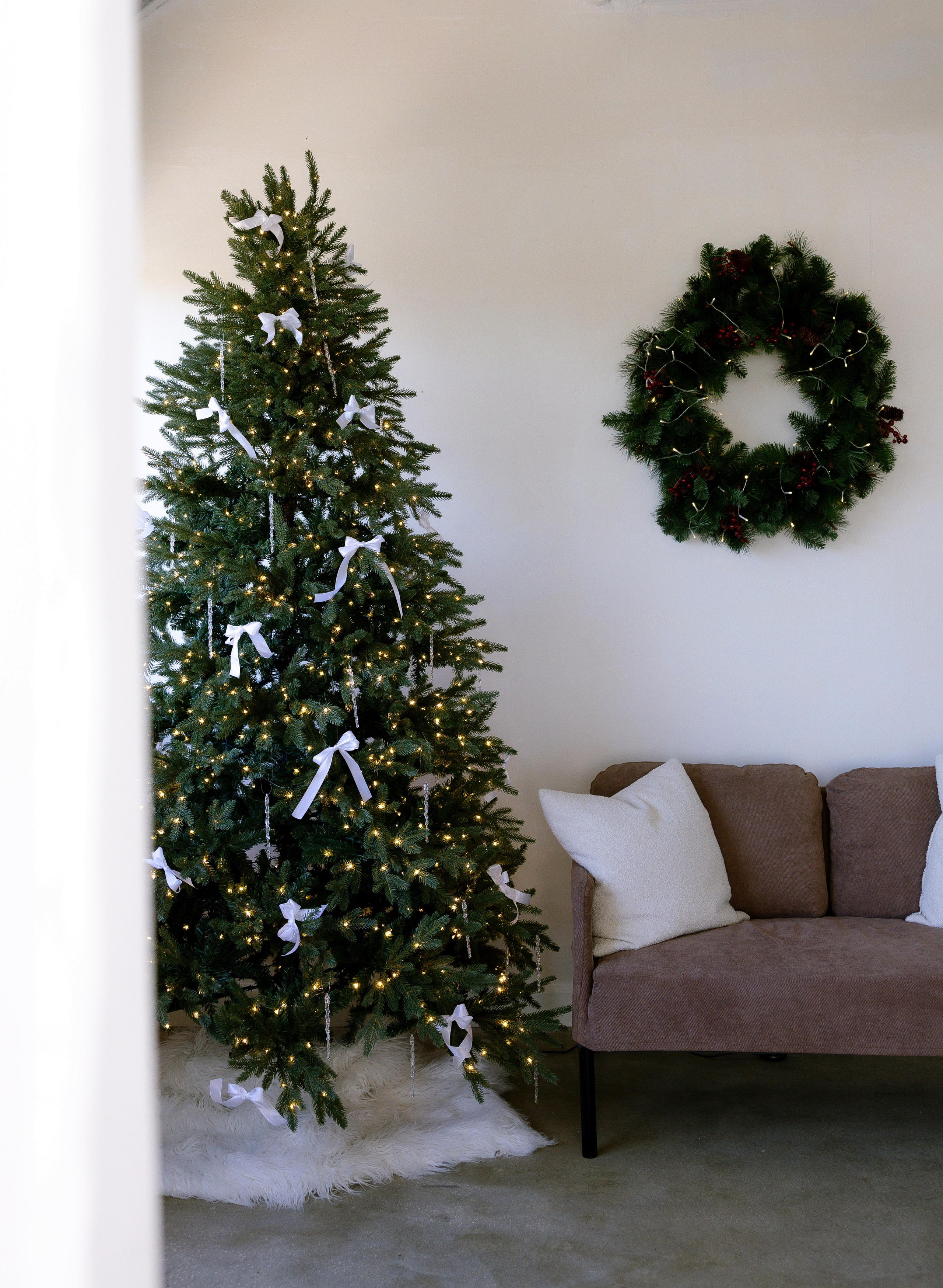 Christmas Family Photoshoot. Photographer Anastasia Nagibina