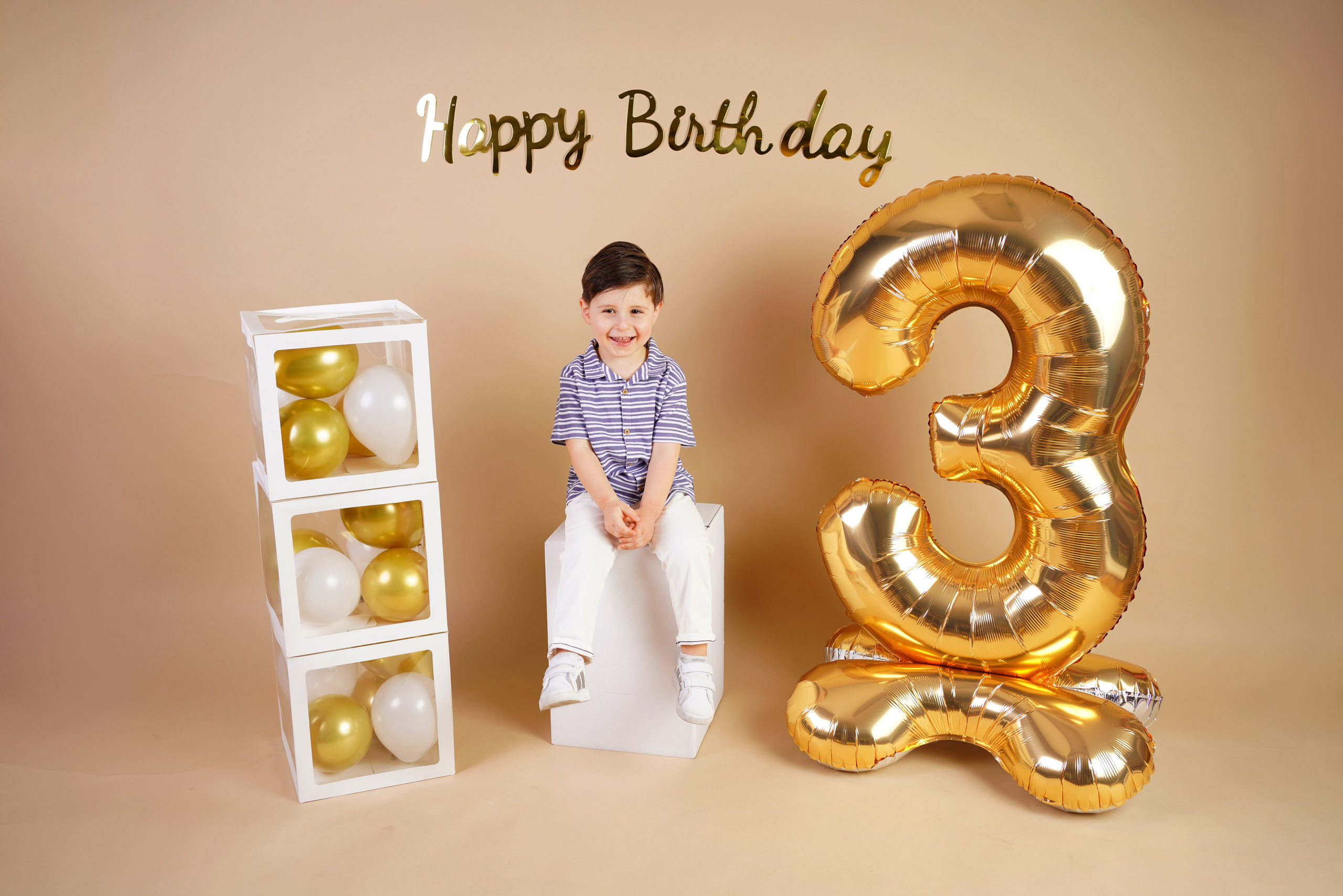 Fotografin für Kindershooting und CakeSmash in Augsburg. Neugeborenenfotografin und Retoucher in Augsburg Nastassia Schneider