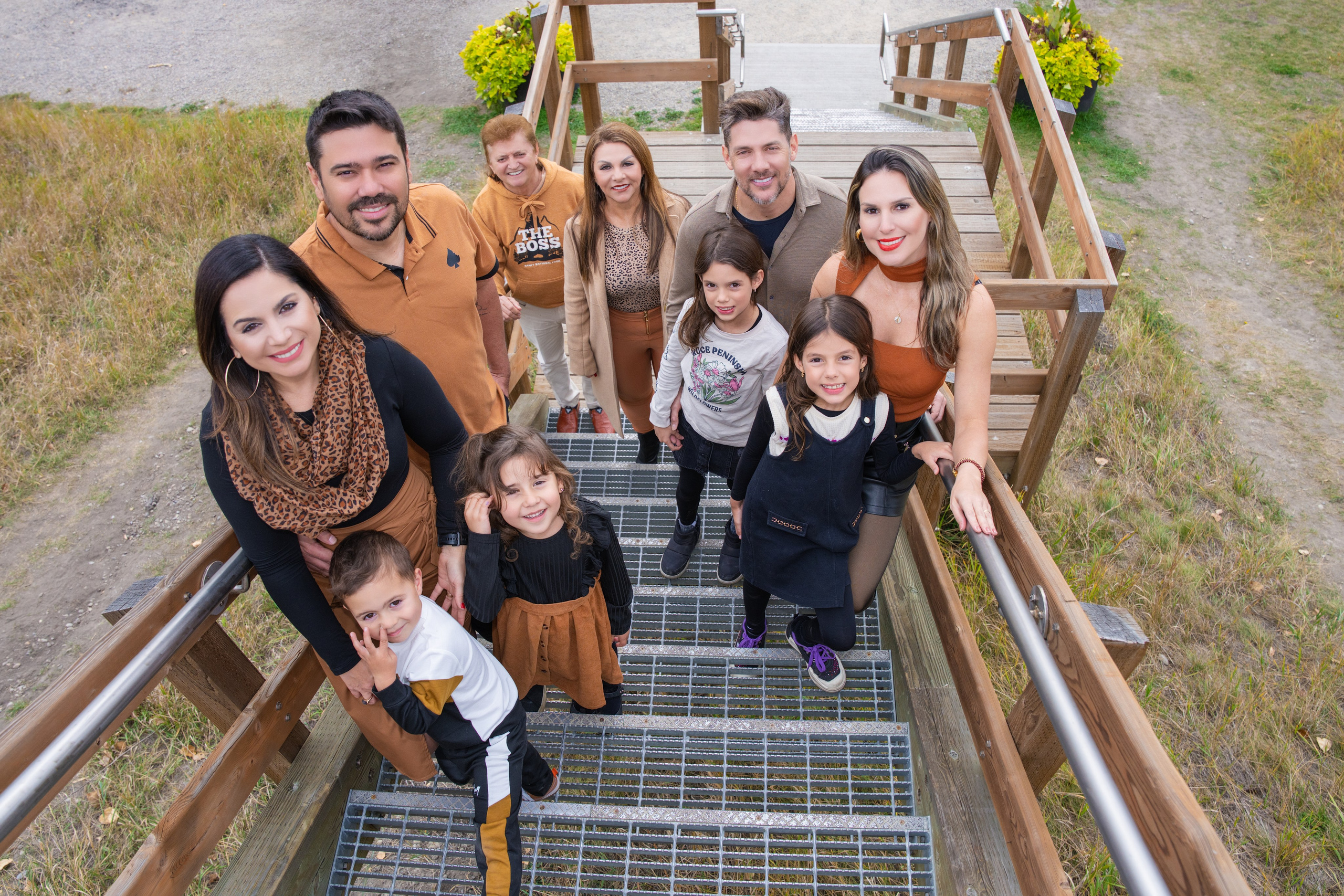 Ariana’s Family. Carlos Lima Photography — Photographer in Calgary