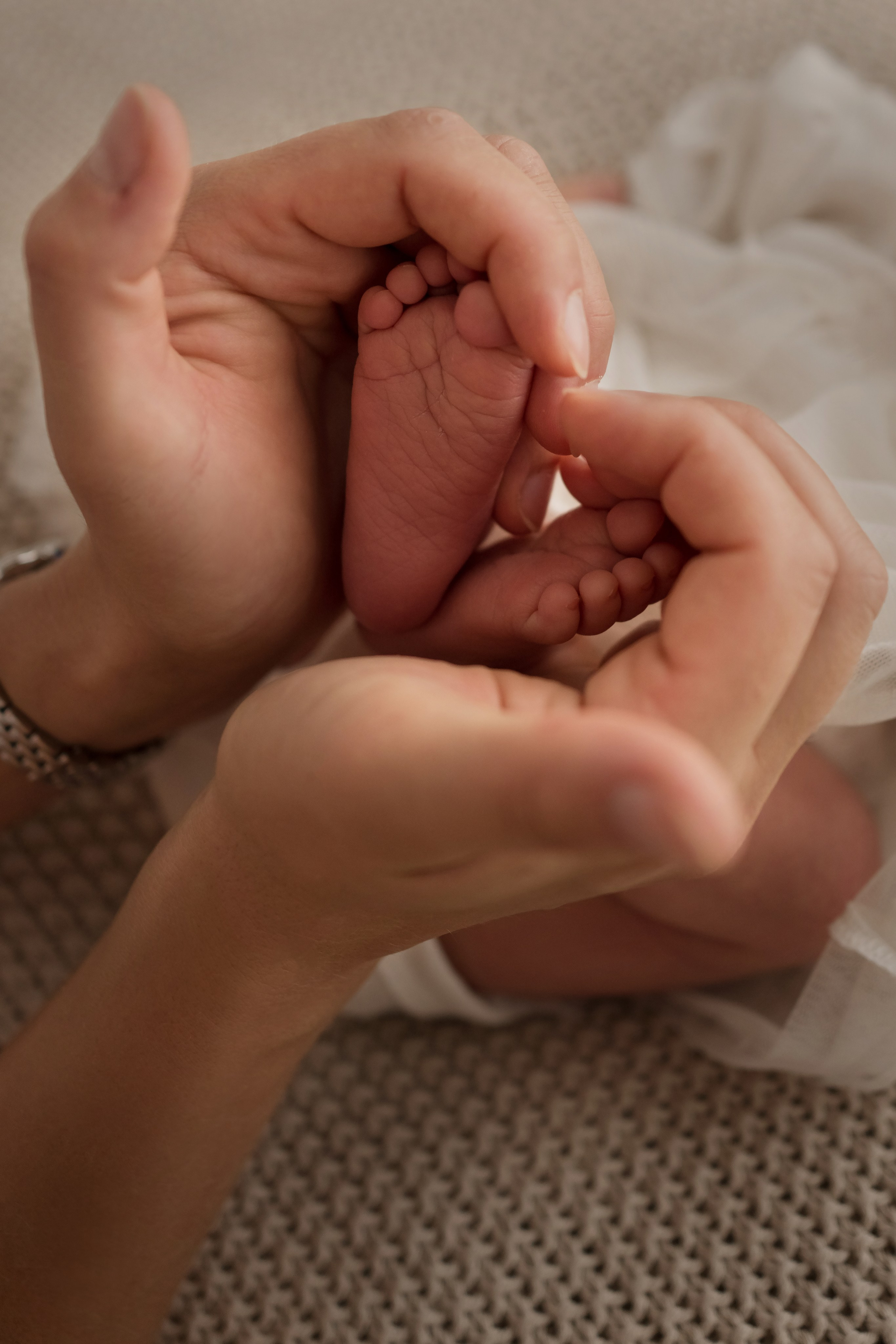 Sweet first days. Angela Iakovleva — Family Photographer in Dubai