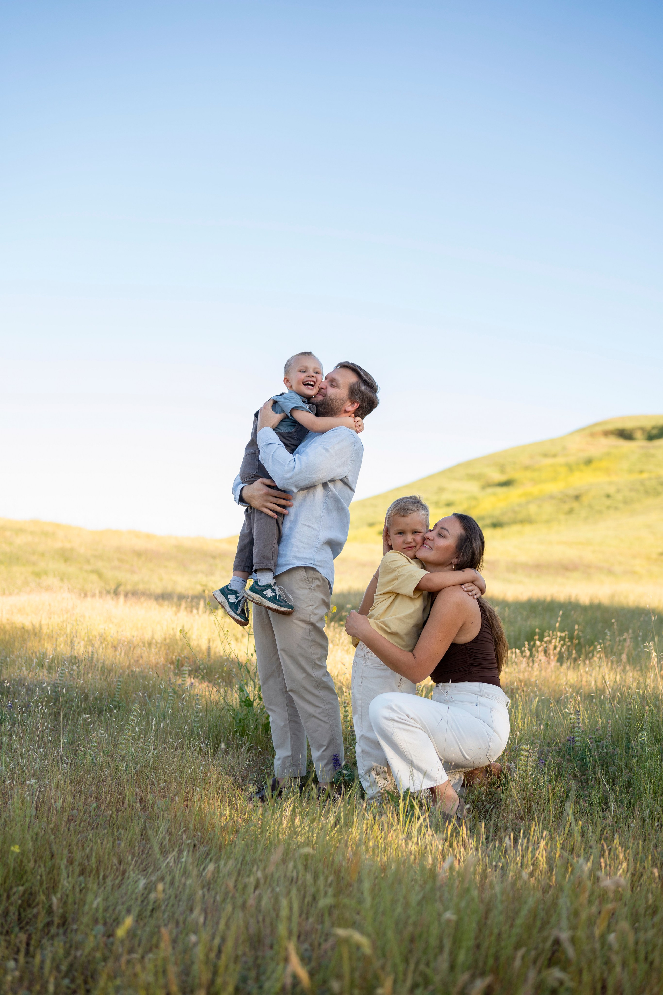 Lifestyle family session, candid family moments, outdoor family portraits, family photo shoot, natural family photos, kids and parents. Bay Area Photographer: family, maternity, love story, wedding