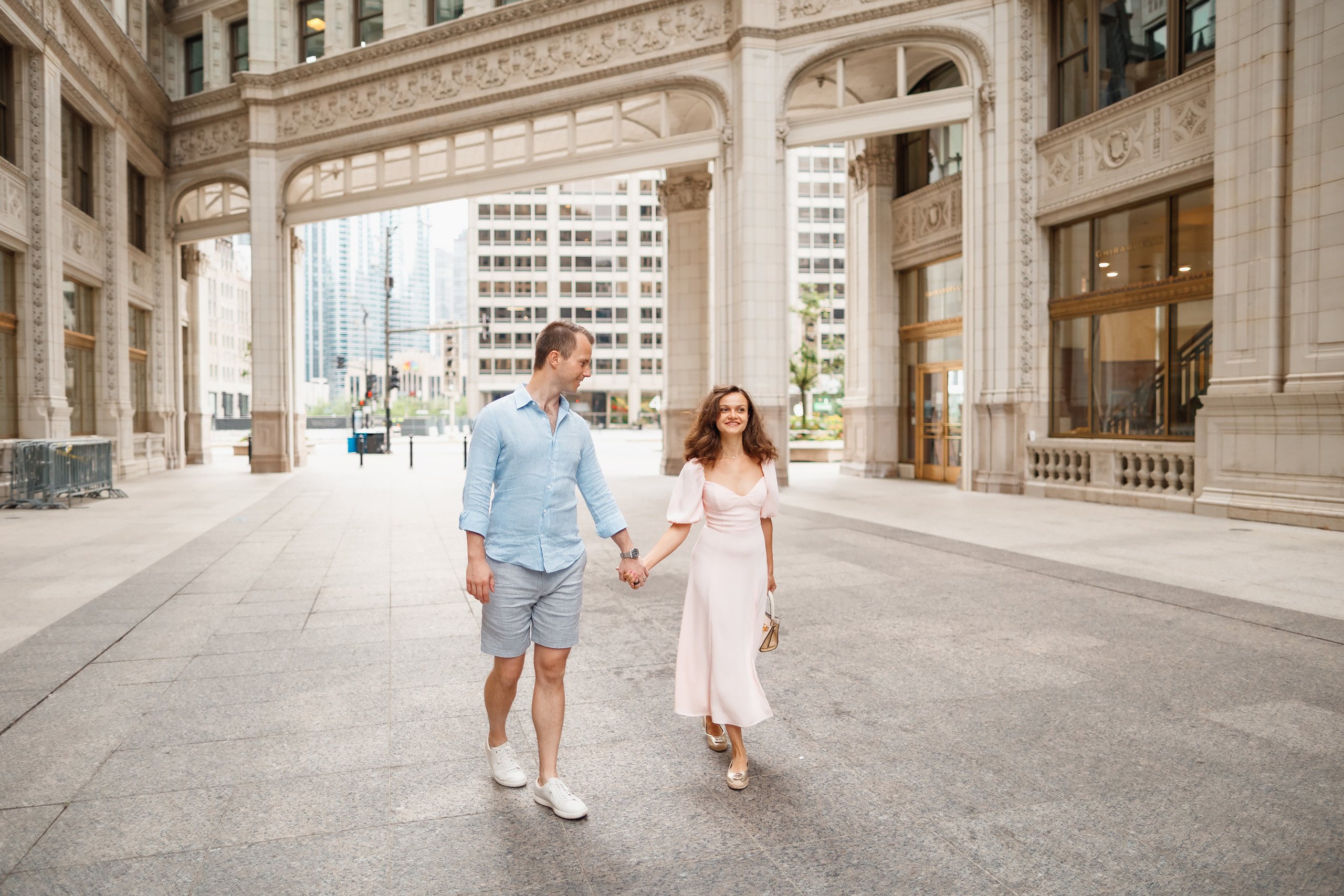 06.20.2021 Walk in Chicago. Wedding family event photographer in Chicago Nick Yushevich