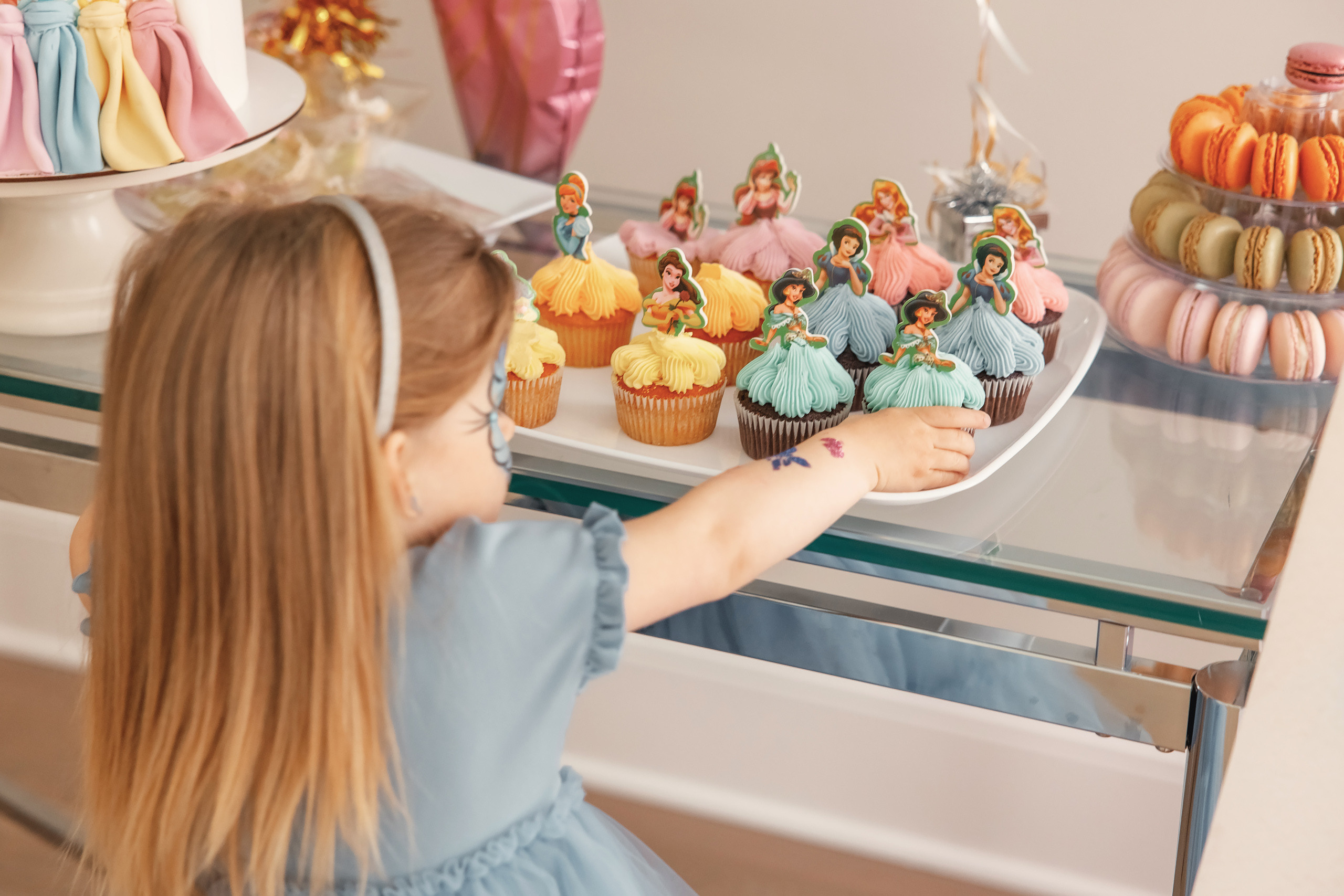 04.25.2021 Birthday. Wedding family event photographer in Chicago Nick Yushevich