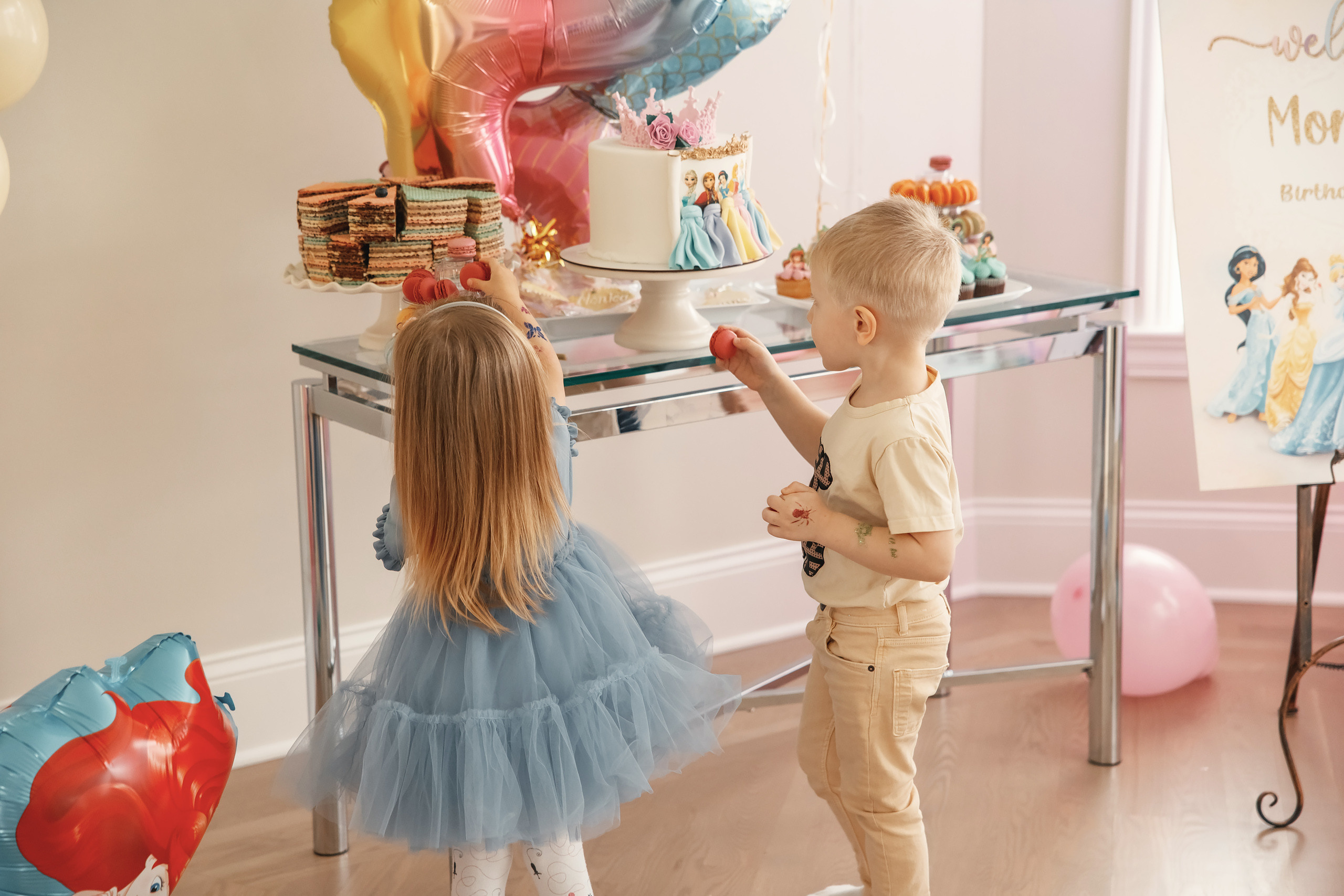 04.25.2021 Birthday. Wedding family event photographer in Chicago Nick Yushevich