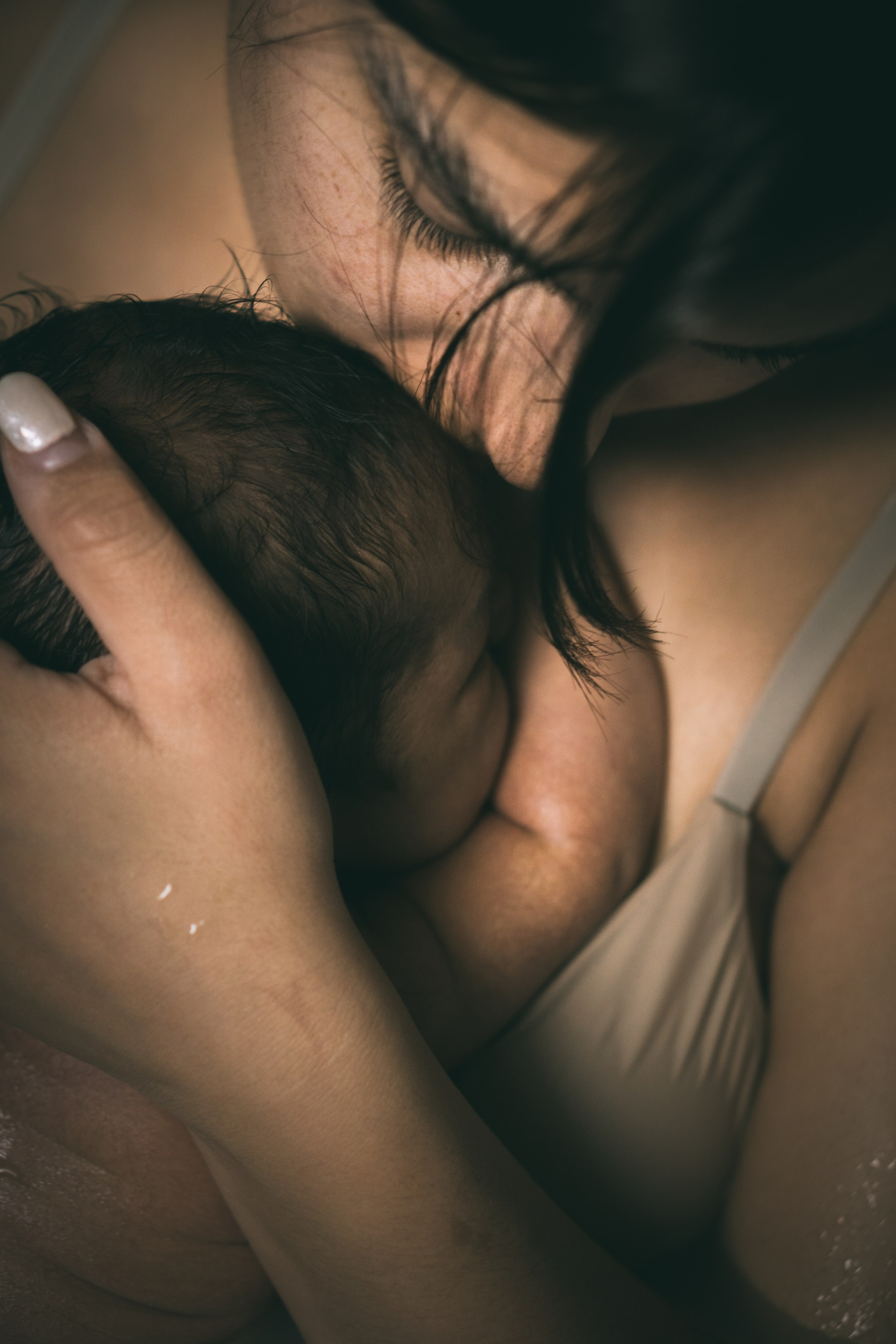 Monika, Pool newborn shooting. Family photographer Aargau Zurich
