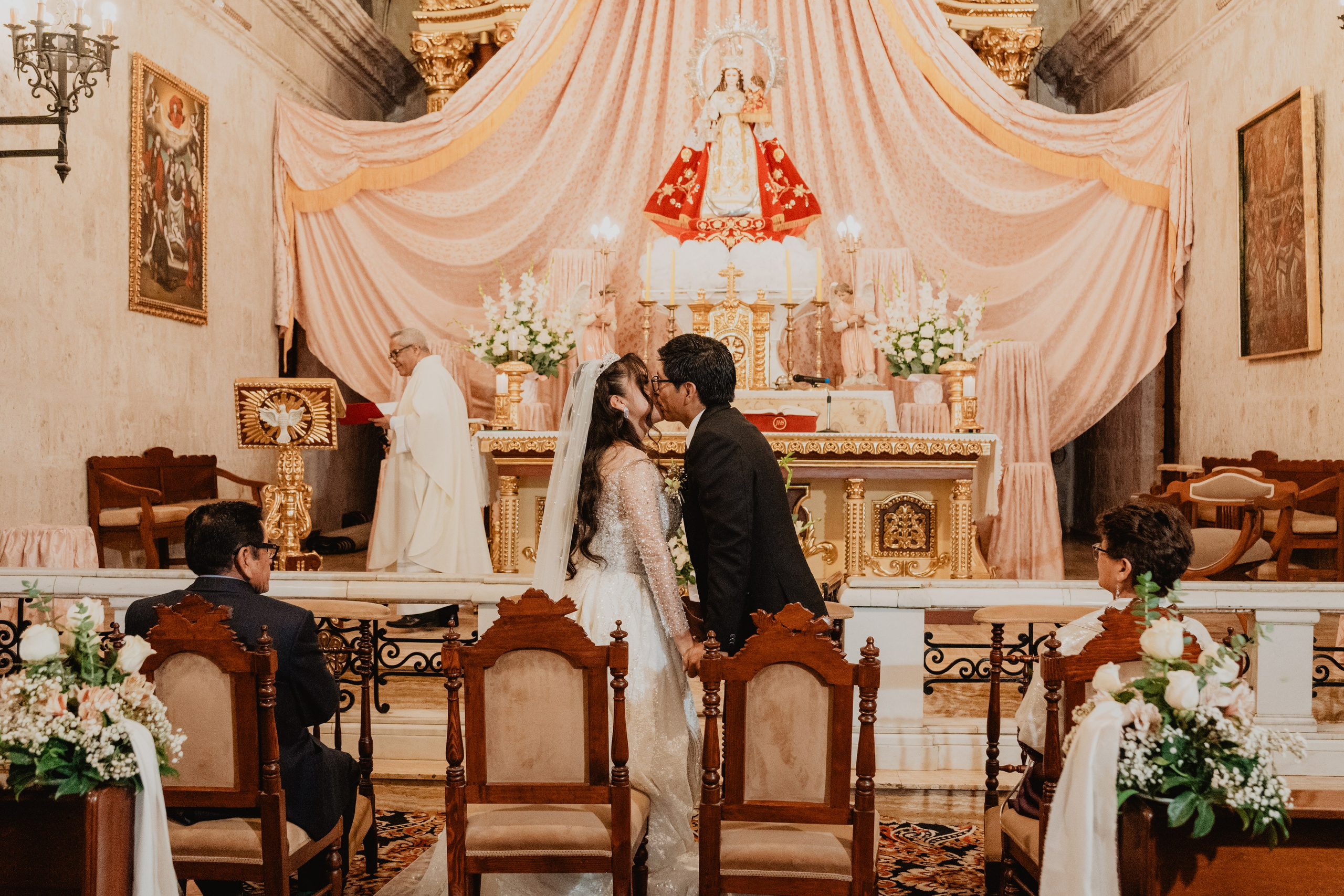 FERNANDO + MARIBEL | BODA RELIGIOSA. Studio KVTA | Fotografía y Video de Bodas en Arequipa