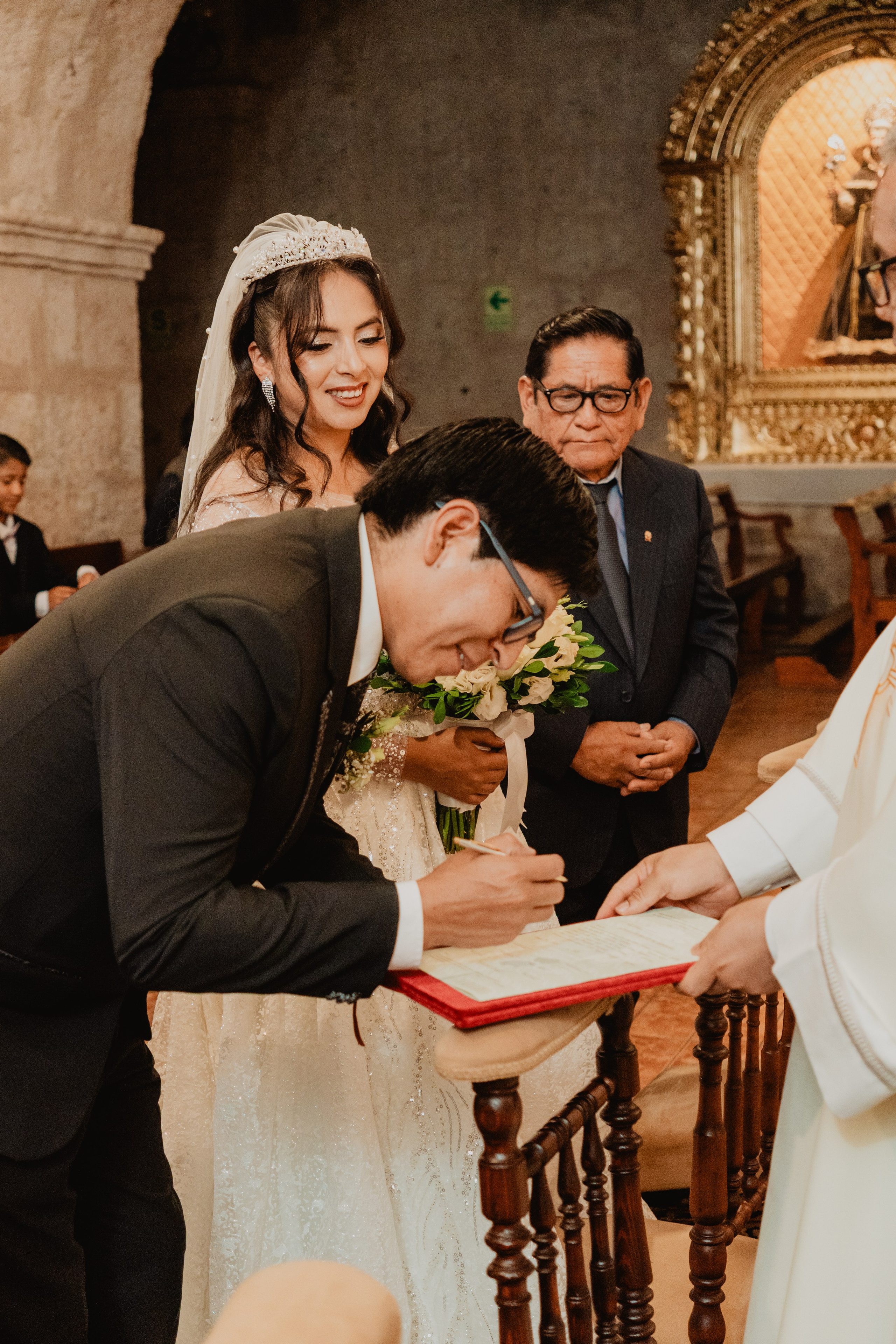 FERNANDO + MARIBEL | BODA RELIGIOSA. Studio KVTA | Fotografía y Video de Bodas en Arequipa