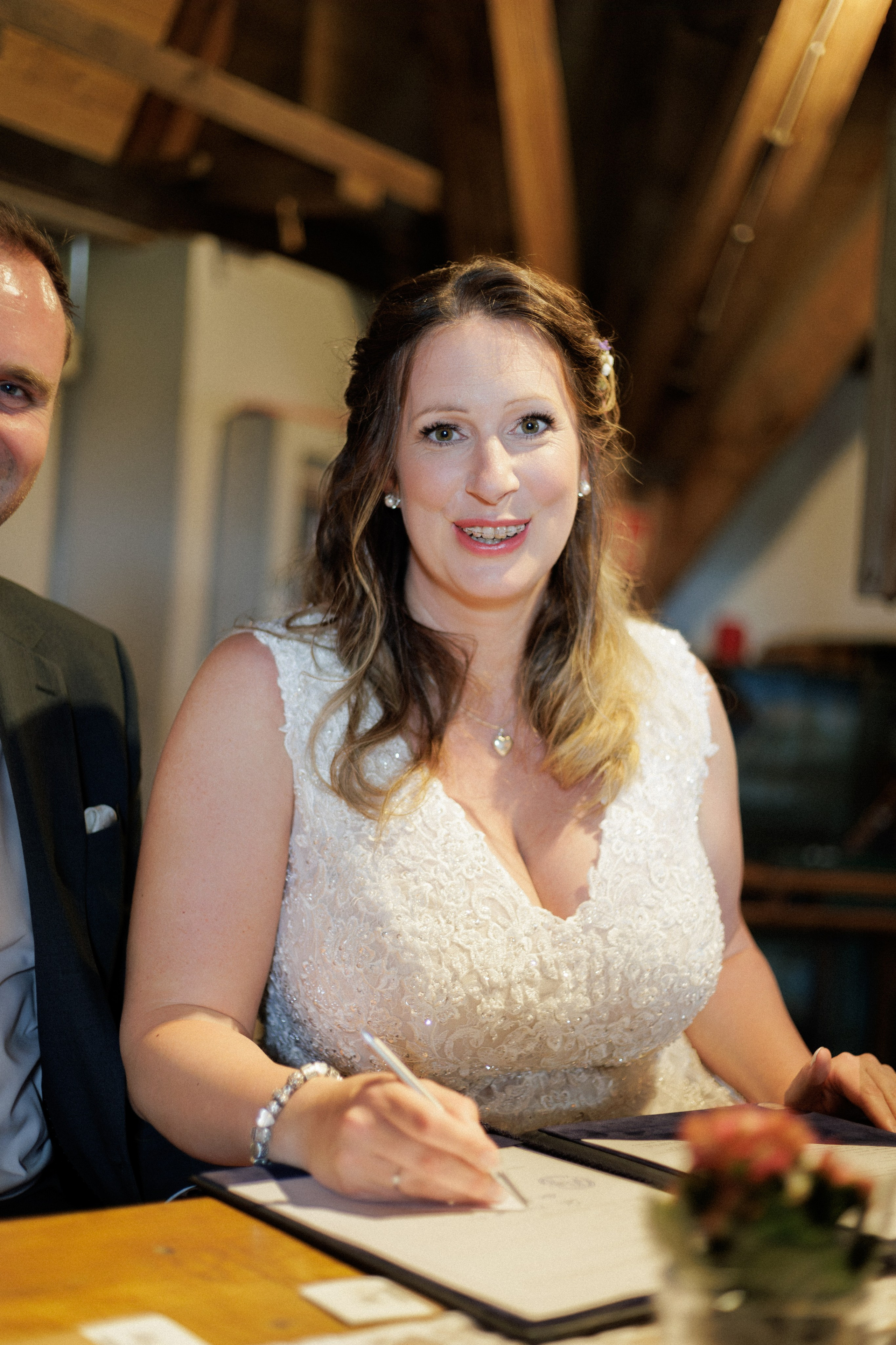 Hochzeitsfotografie an der Windmühle Eyendorf | Historische Romantik in Niedersachsen. Hochzeitsfotograf und Hochzeitsvideograf aus Hamburg | Roka21Film