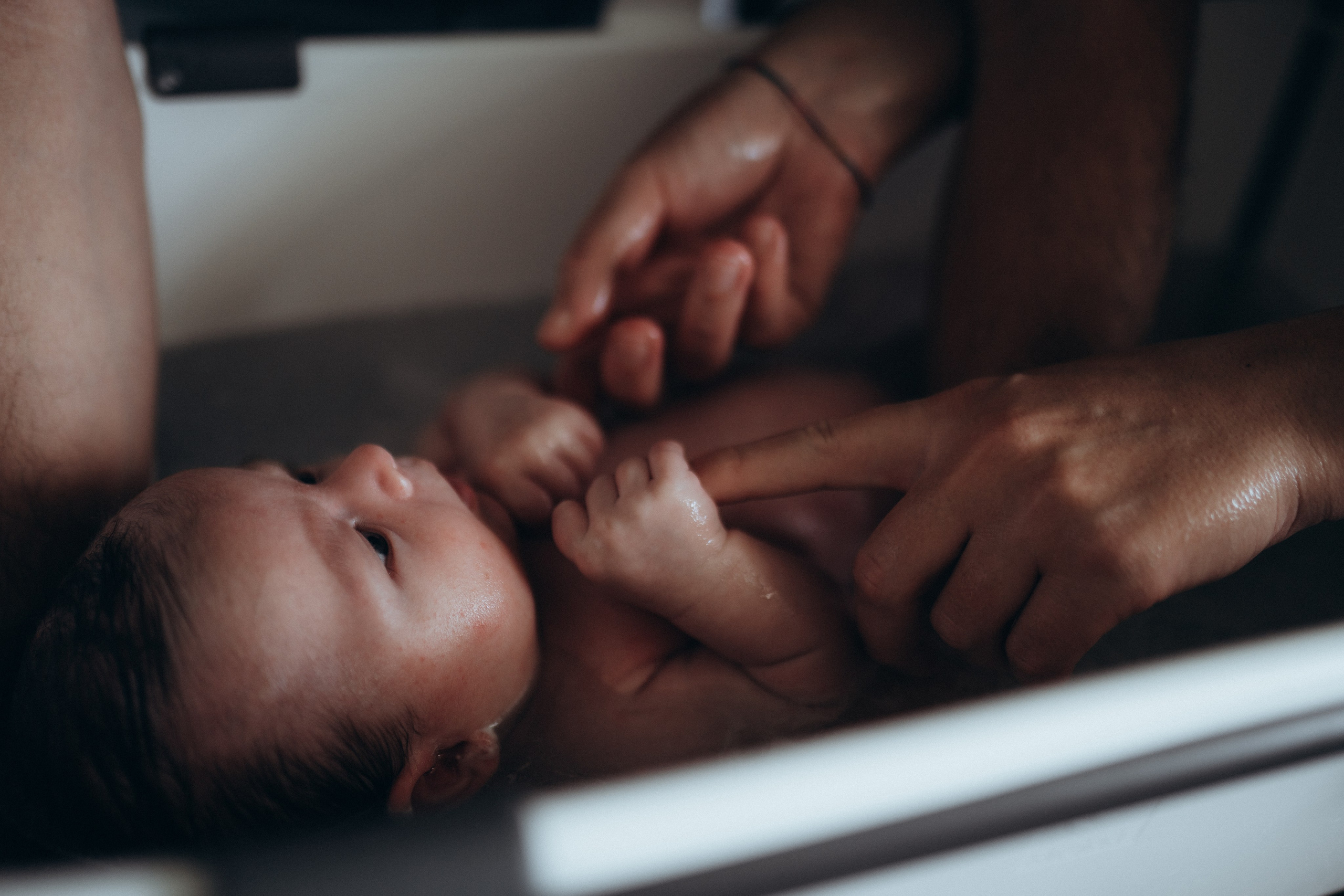 Neonato tra le braccia della mamma durante shooting a Gallarate