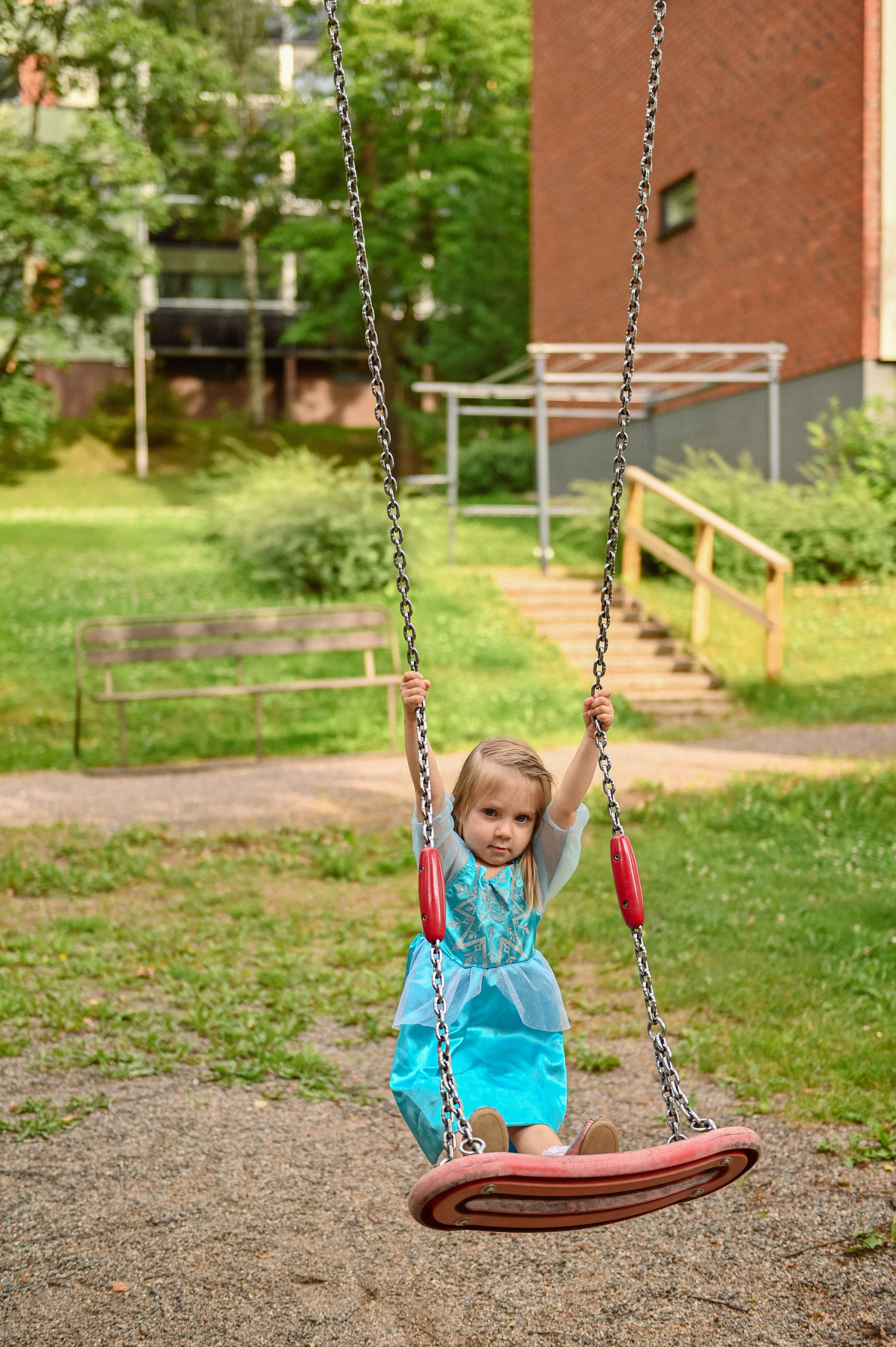 Праздник во дворе дома. Детский и семейный фотограф в финляндии дина пулкка. контент фотограф