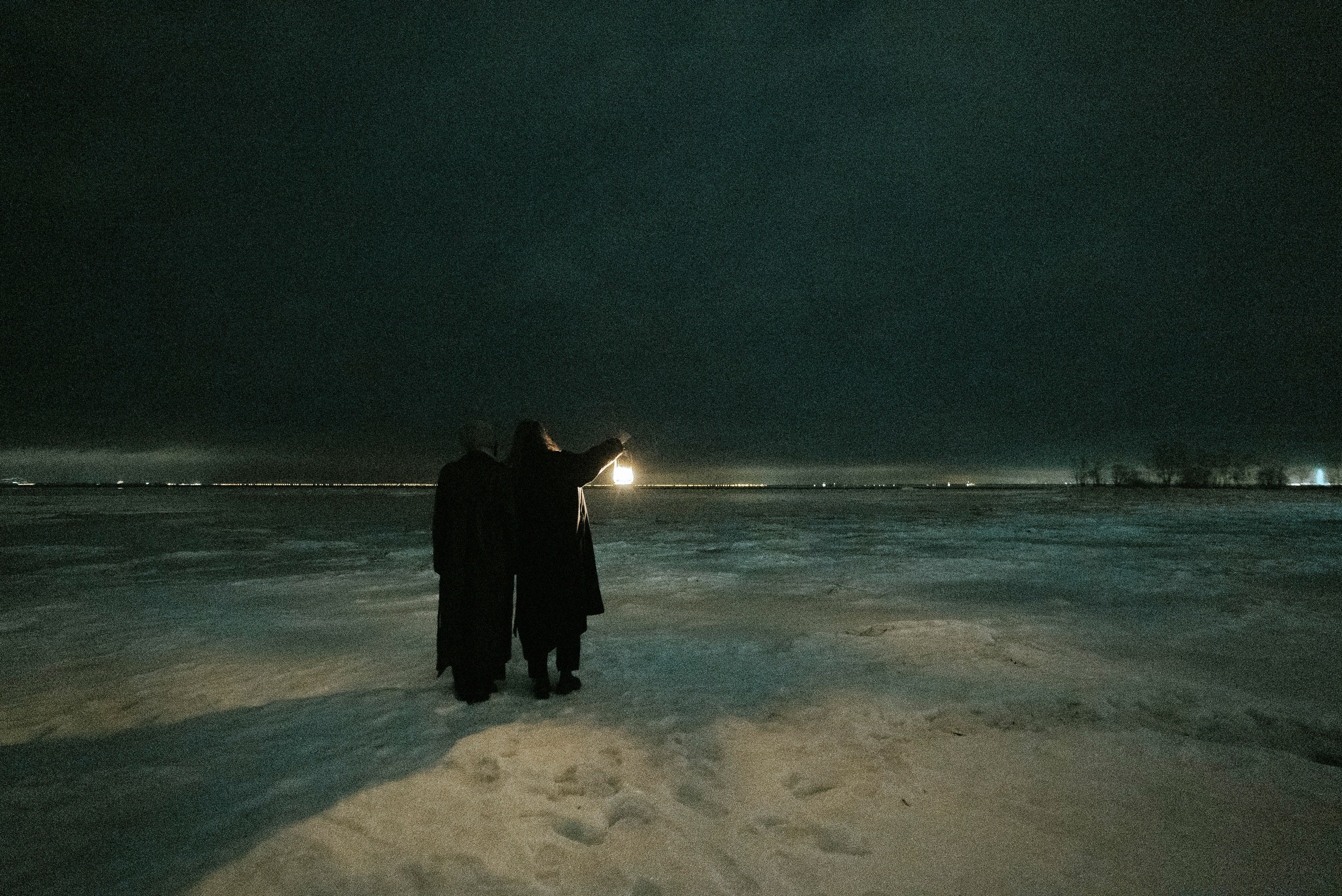 2025. Стрит-фотография, полная абсурда, идиотизма и красоты