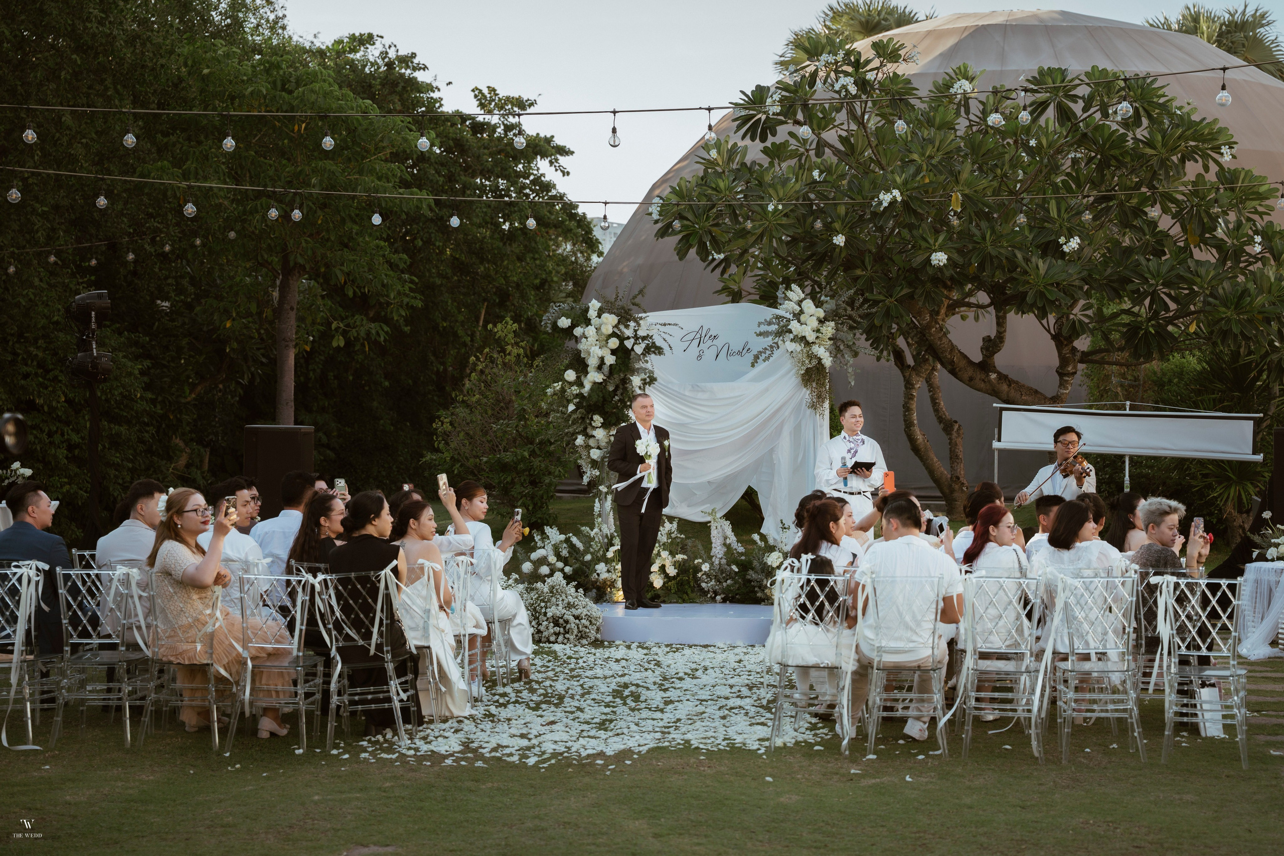 ALEX & NICOLE. WEDDING PHOTOGRAPHER IN VIETNAM