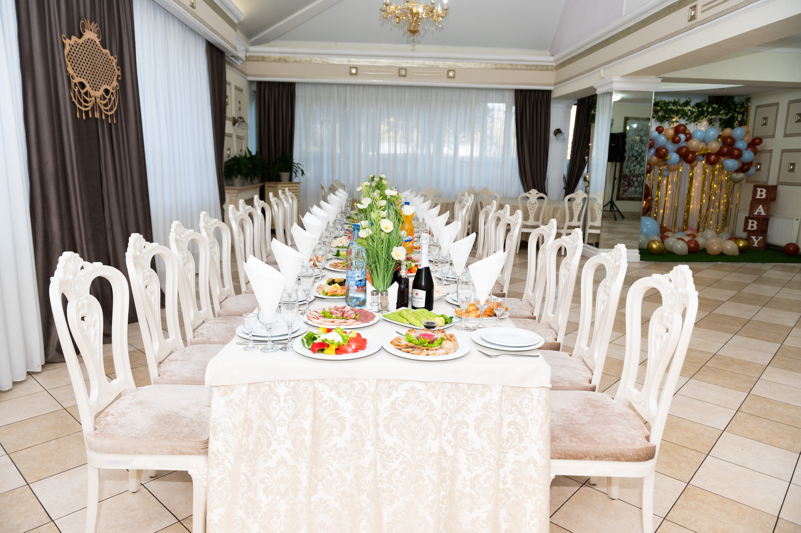 Botezul lui Elisei. Acasă