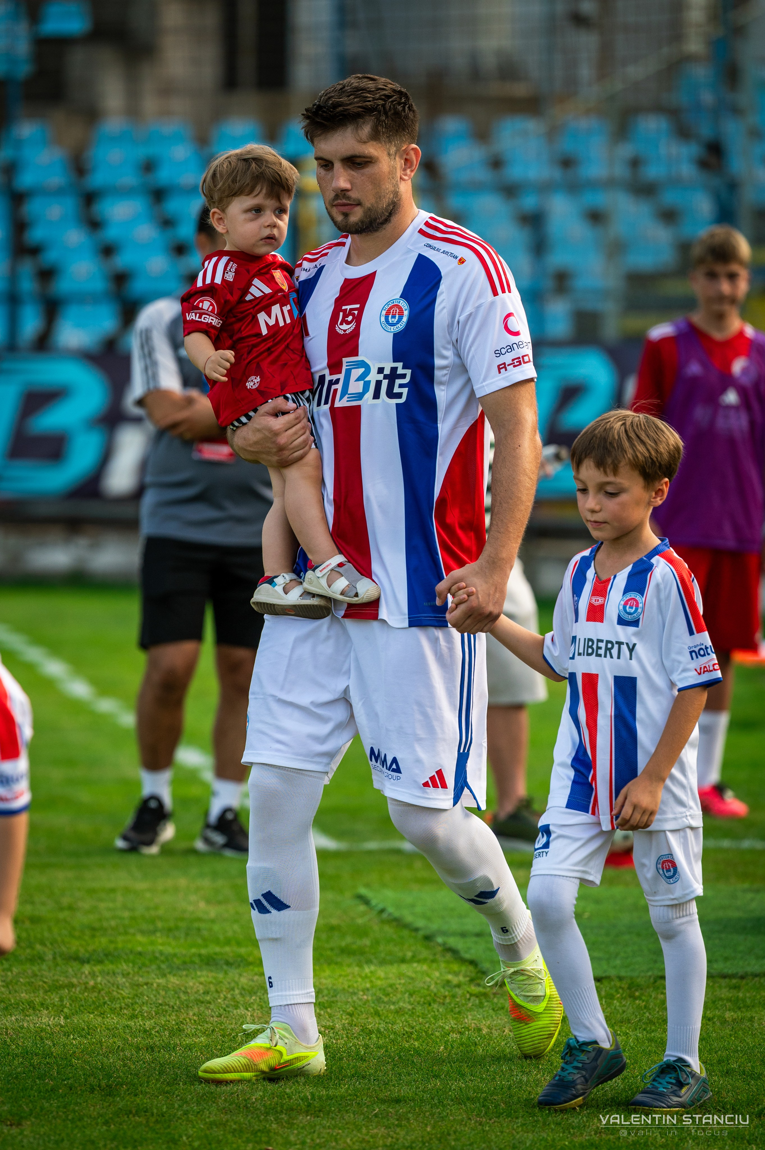 Otelul Galati — CFR Cluj. Fotograf de Sport, Portret, Produs, Corporate, Cultural și Evenimente în Galați | Valentin Stanciu