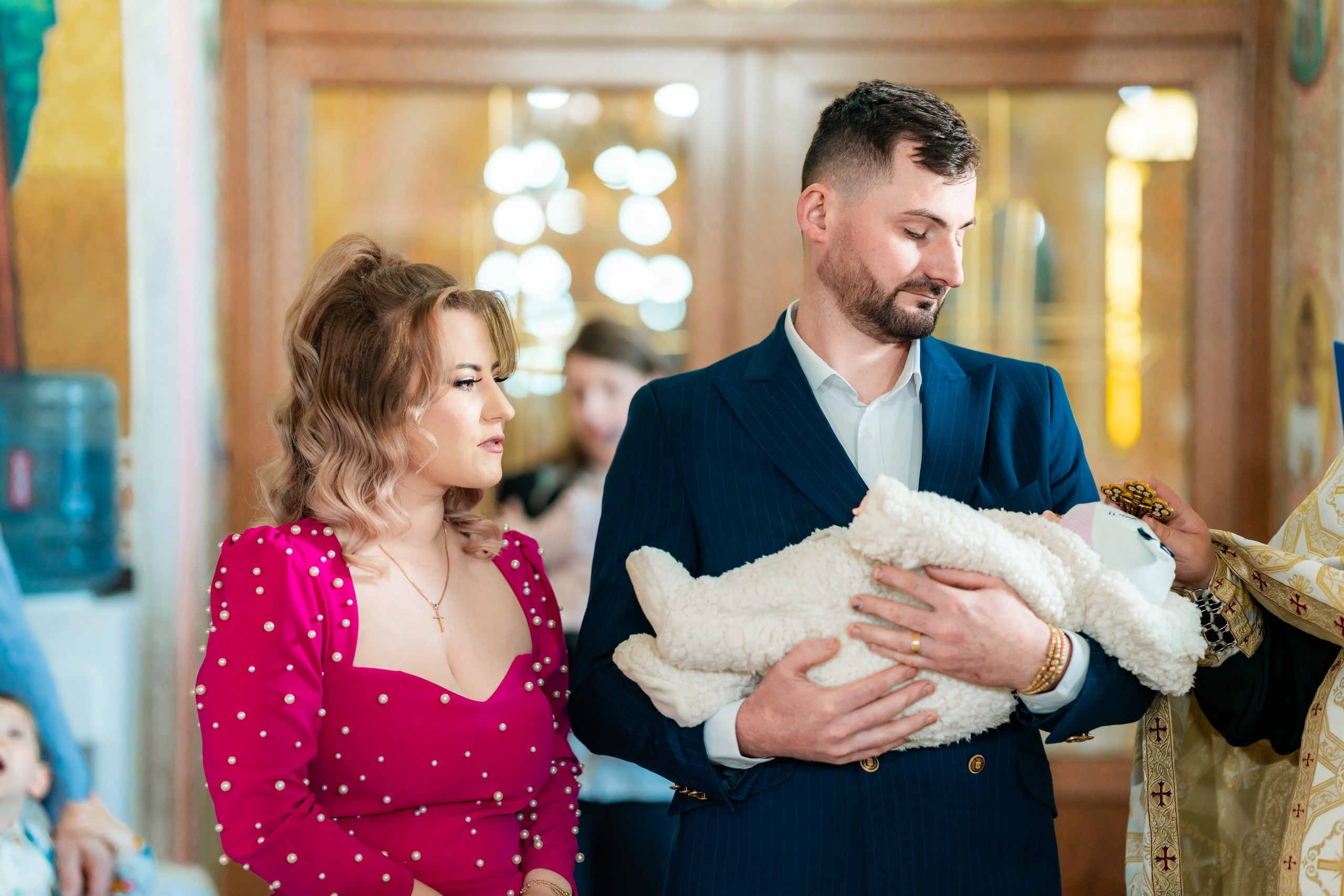 fotograf botez Miruna Parascheva, fotografie botez Botoșani, fotograf Alin Chirilă, amintiri botez, fotografii botez, botez Miruna Parascheva, fotograf copii, fotografie botez în Botoșani-alt="botez Miruna Parascheva, fotografie botez Alin Chirilă, amintiri botez, fotografii emoționante botez Botoșani"-- fotografii-botez-bebelus- amintiri-botez-micuț- moment-sfânt-crestinare- fotografie-emotionanta-botez- detalii-botez-bebelusi- parinti-fericiti-la-botez- fotograf-botez-profesionist- botez-in-biserica-ortodoxa- micuț-botezat-cu-emoție- zâmbete-și-lacrimi-la-botez- bebeluș-la-cristelniță- decor-botez-colorat- botez-cu-dragoste-și-credință- emotie-pura-la-botez- fotograf-botez-botosani- botez-iasi-suceava-fotograf- amintiri-nepretuite-botez