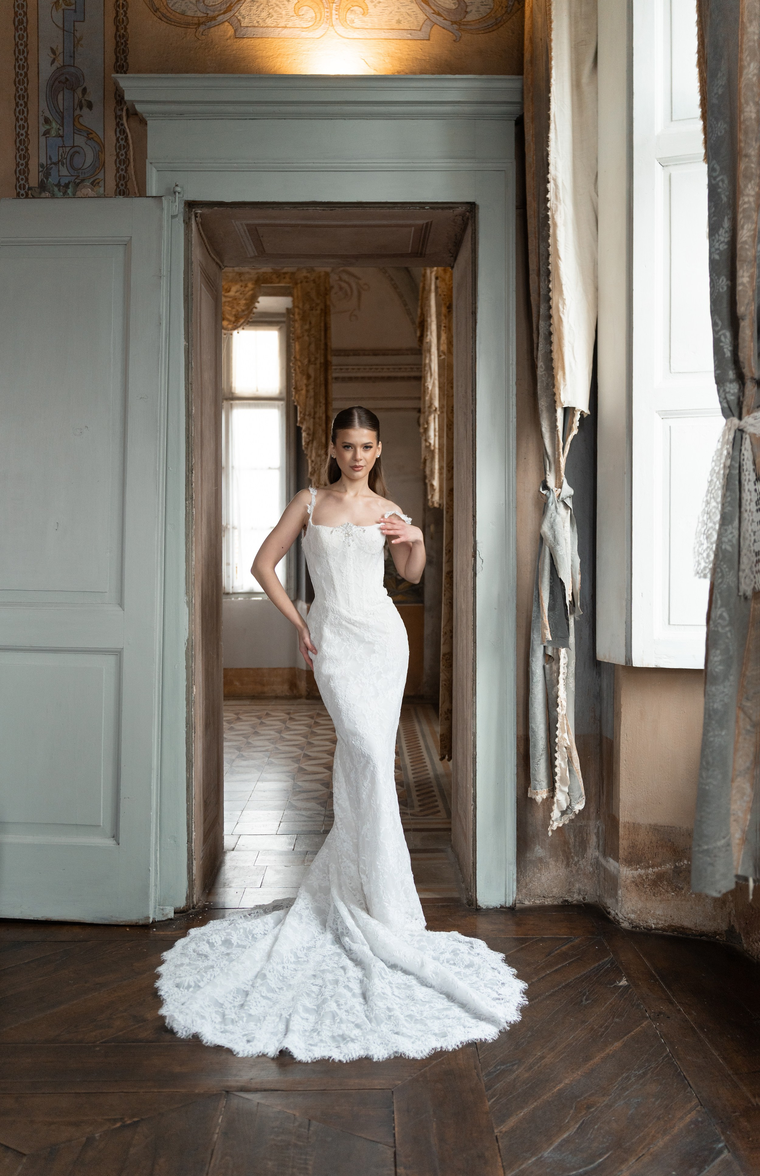 Soft natural bridal makeup for a romantic wedding in Italy